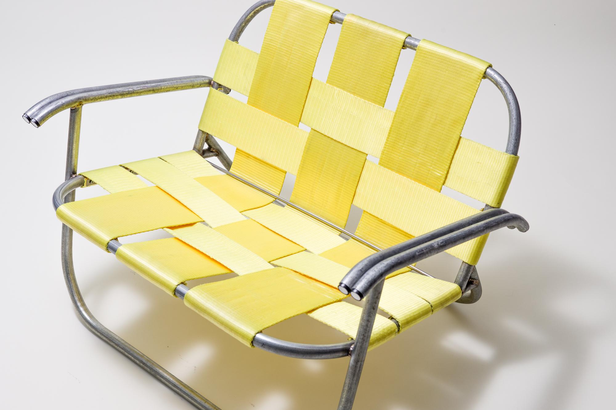Mid-Century Modern « The RAIR Chair », chaise d'appoint jaune d'artiste recyclé en résidence (RAIR) en vente