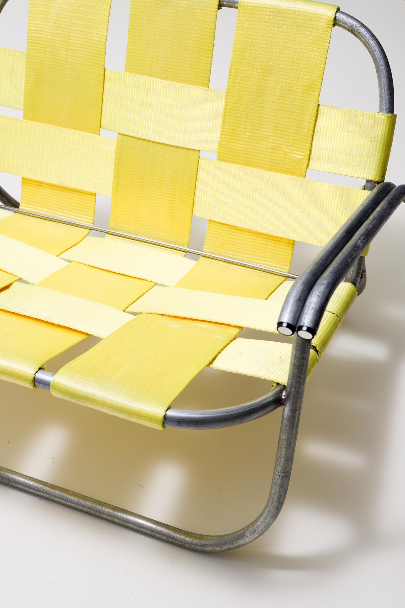Fait main « The RAIR Chair », chaise d'appoint jaune d'artiste recyclé en résidence (RAIR) en vente