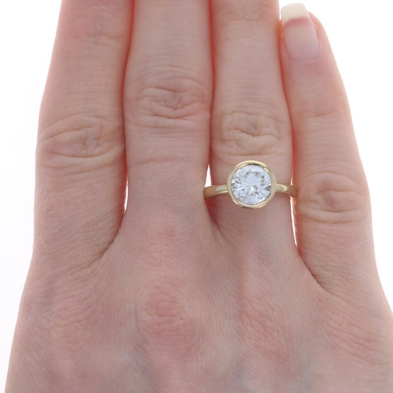 Größe: 7 1/4

Metallgehalt: 18k Gelbgold

Informationen zu Stein

Natürlicher Diamant
Karat(e): 2,50ct (oder besser)
Schliff: Runder Brillant
Farbe: K
Klarheit: SI2
Zertifiziert durch: GIA

Stil: Solitär
Merkmale: Lünette Set