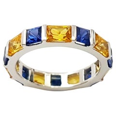 Individueller Ewigkeitsring mit gelbem Saphir und blauem Saphir in 18 Karat Weißgold