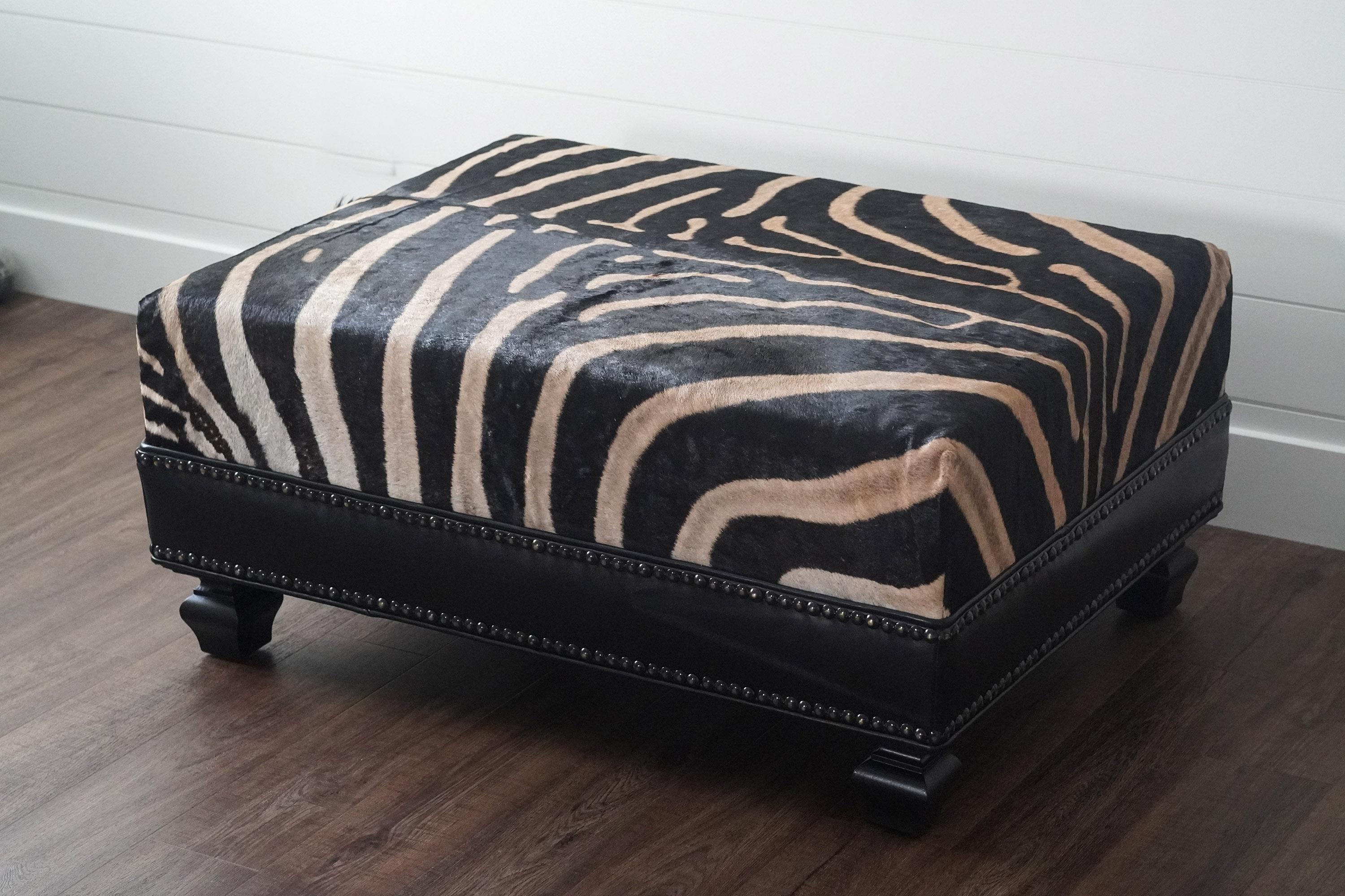 Custom Zebra Rectangular Ottoman Coffee Table, Genuine Zebra Skin Decor Table im Zustand „Neu“ im Angebot in Farmington, UT