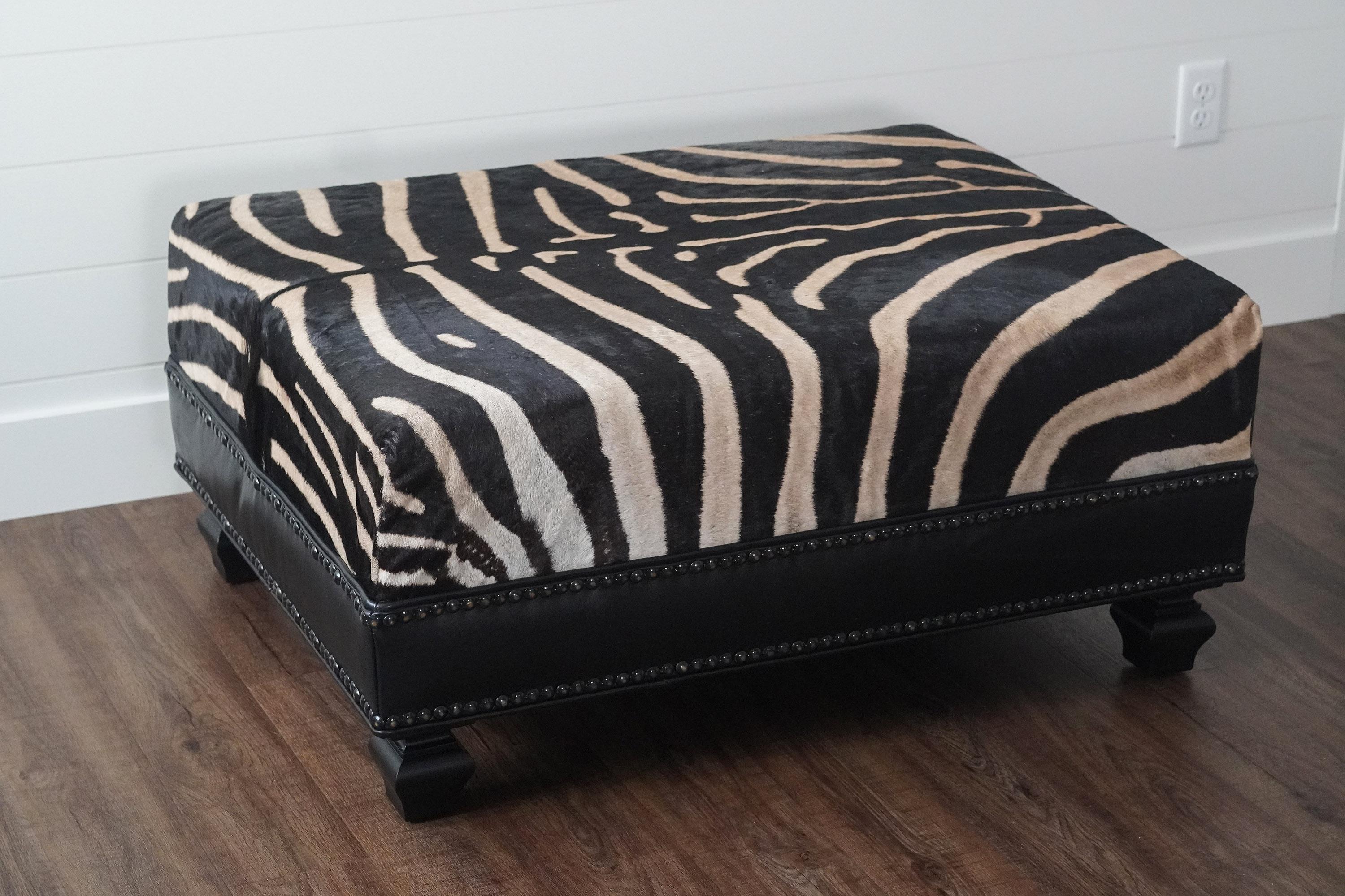 Custom Zebra Rectangular Ottoman Coffee Table, Genuine Zebra Skin Decor Table (21. Jahrhundert und zeitgenössisch) im Angebot