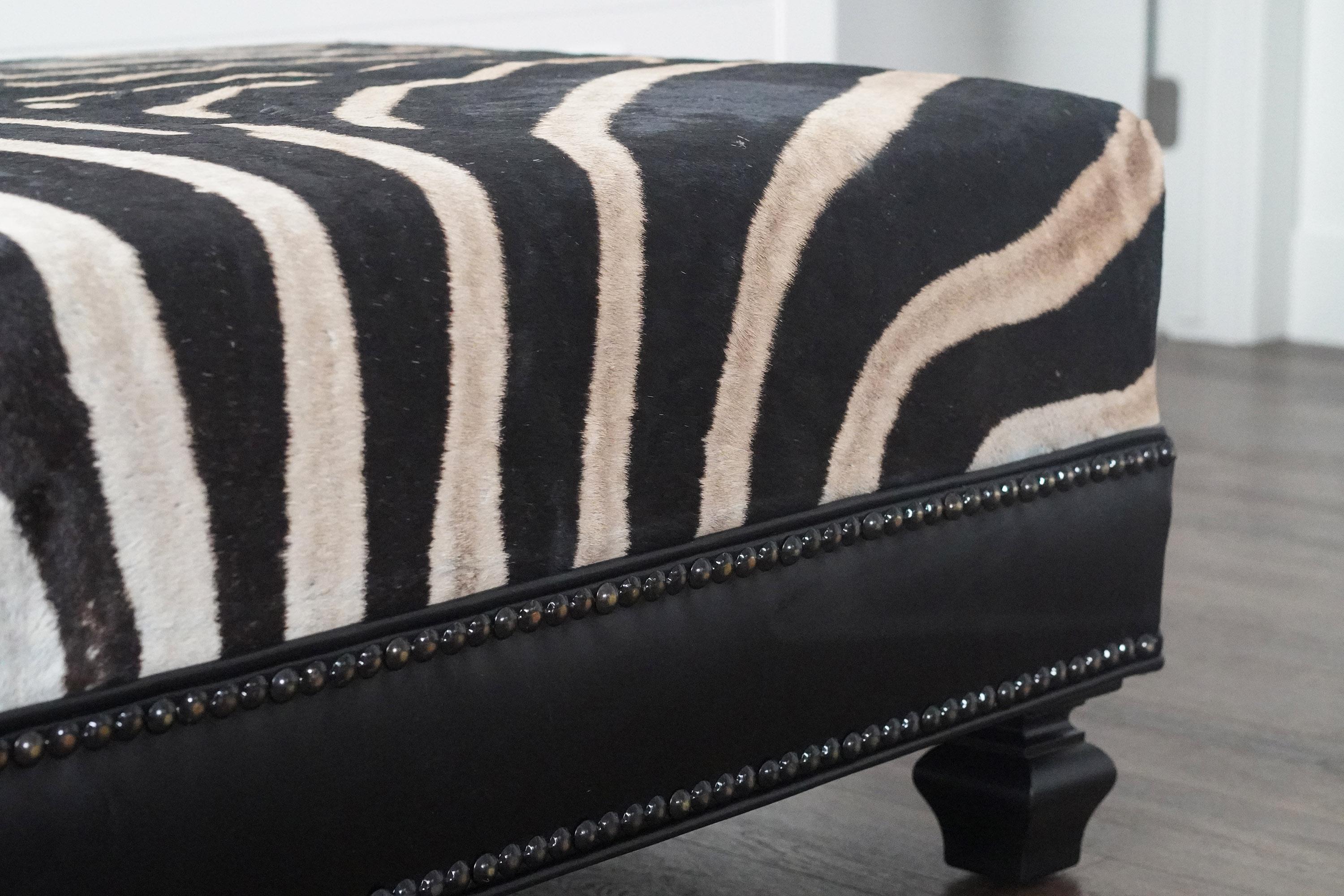 Custom Zebra Rectangular Ottoman Coffee Table, Genuine Zebra Skin Decor Table im Angebot 2