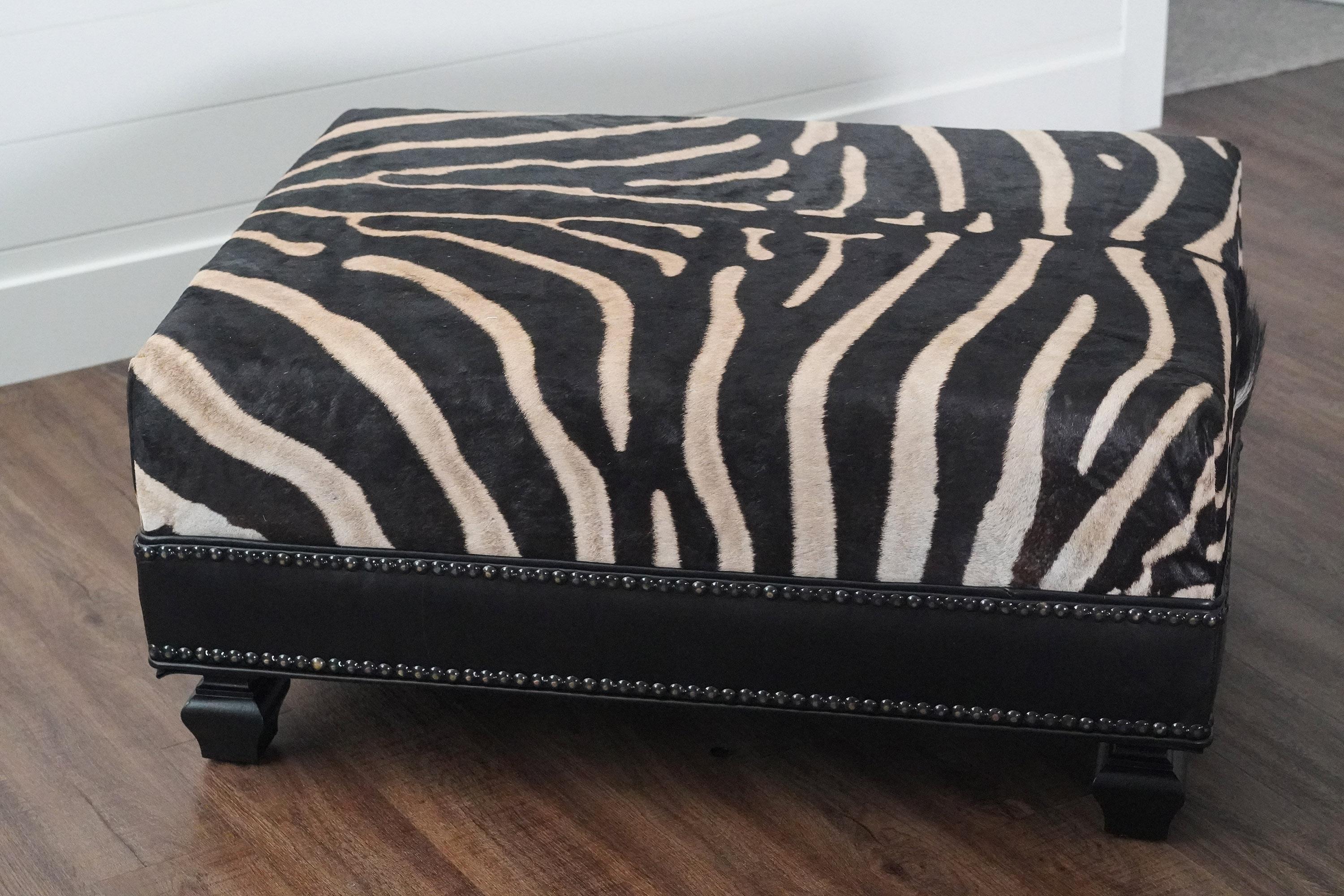 Custom Zebra Rectangular Ottoman Coffee Table, Genuine Zebra Skin Decor Table im Angebot 3