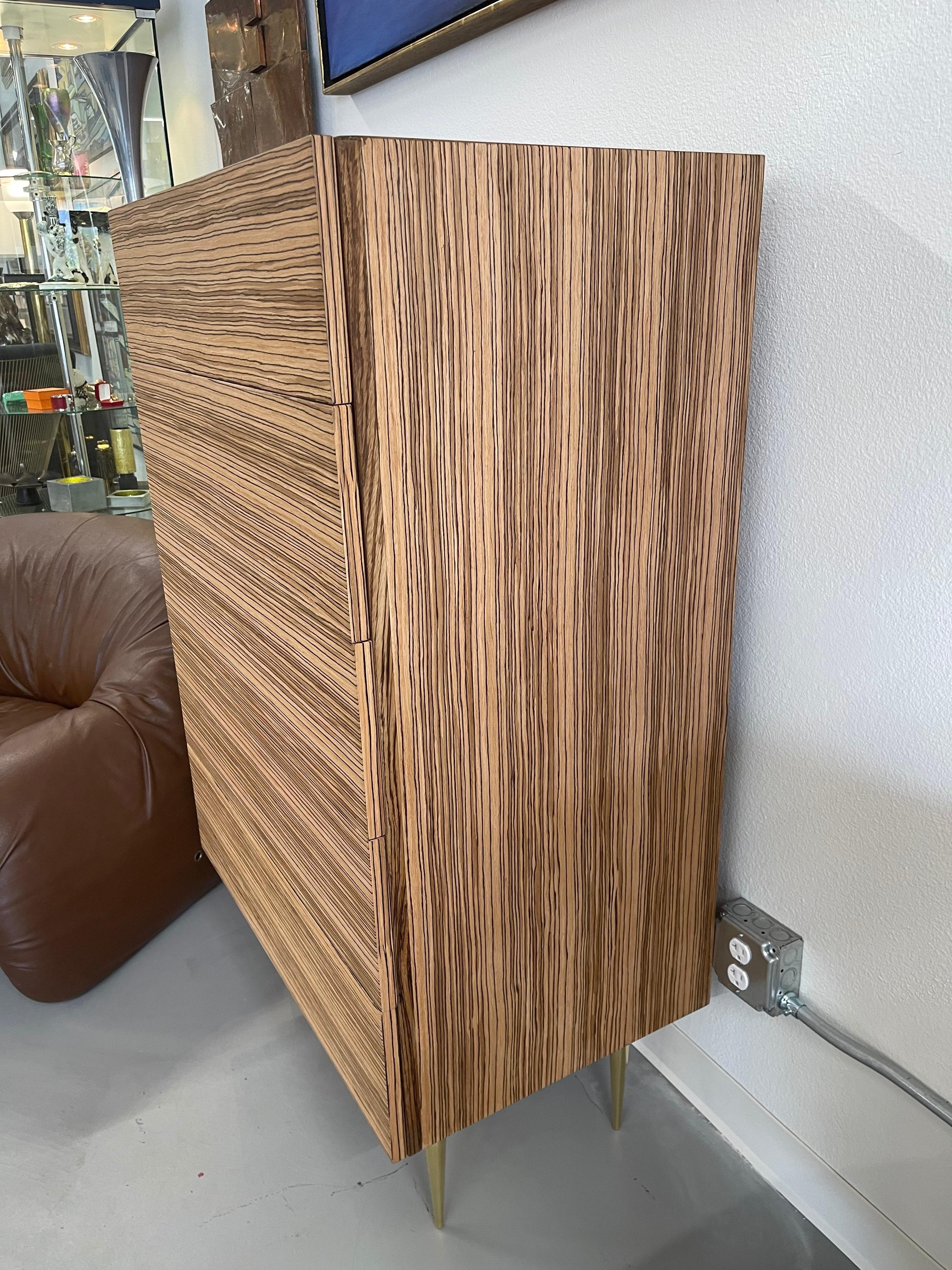 Cassapanca personalizzata in legno di zebra in vendita 3