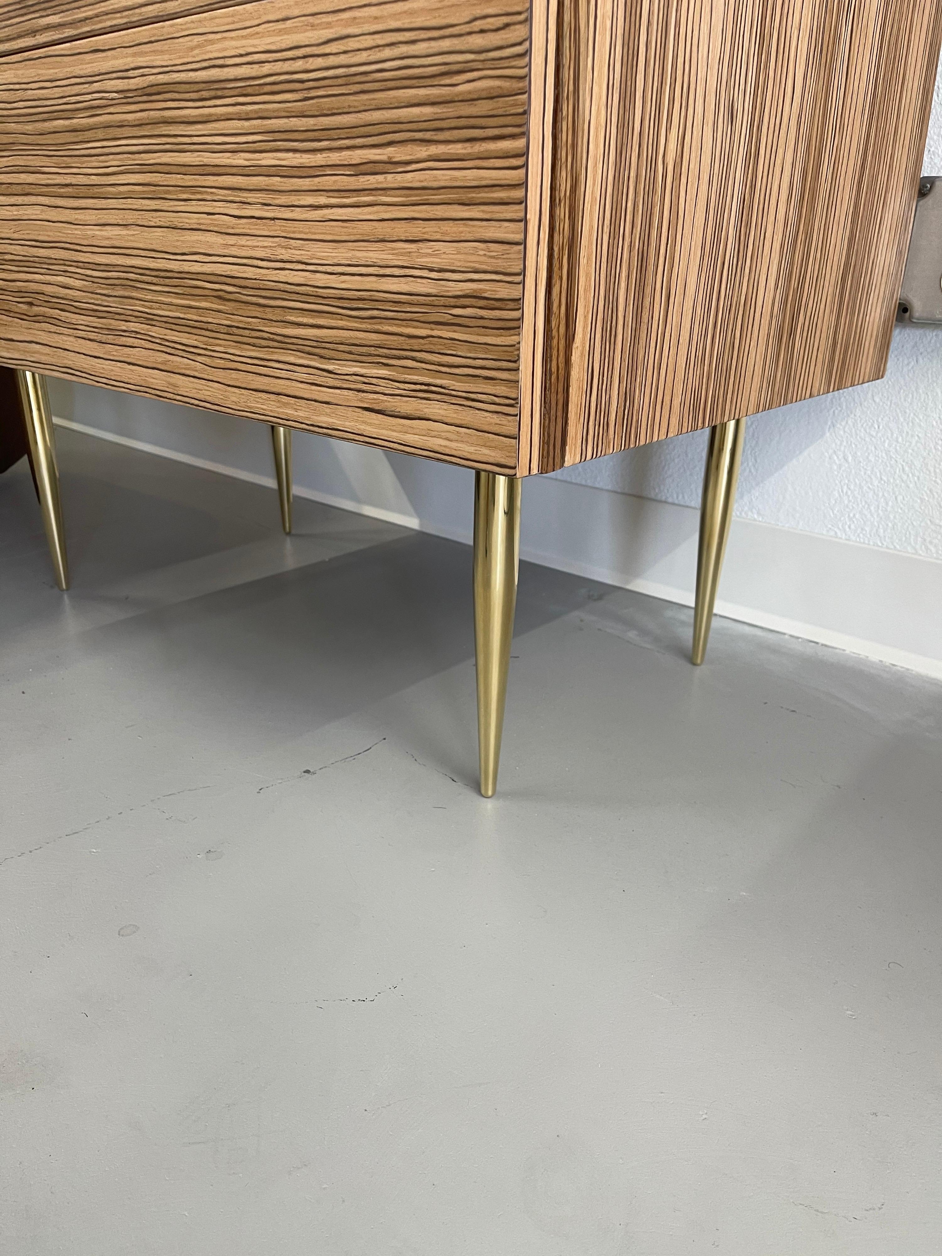 Cassapanca personalizzata in legno di zebra in vendita 2