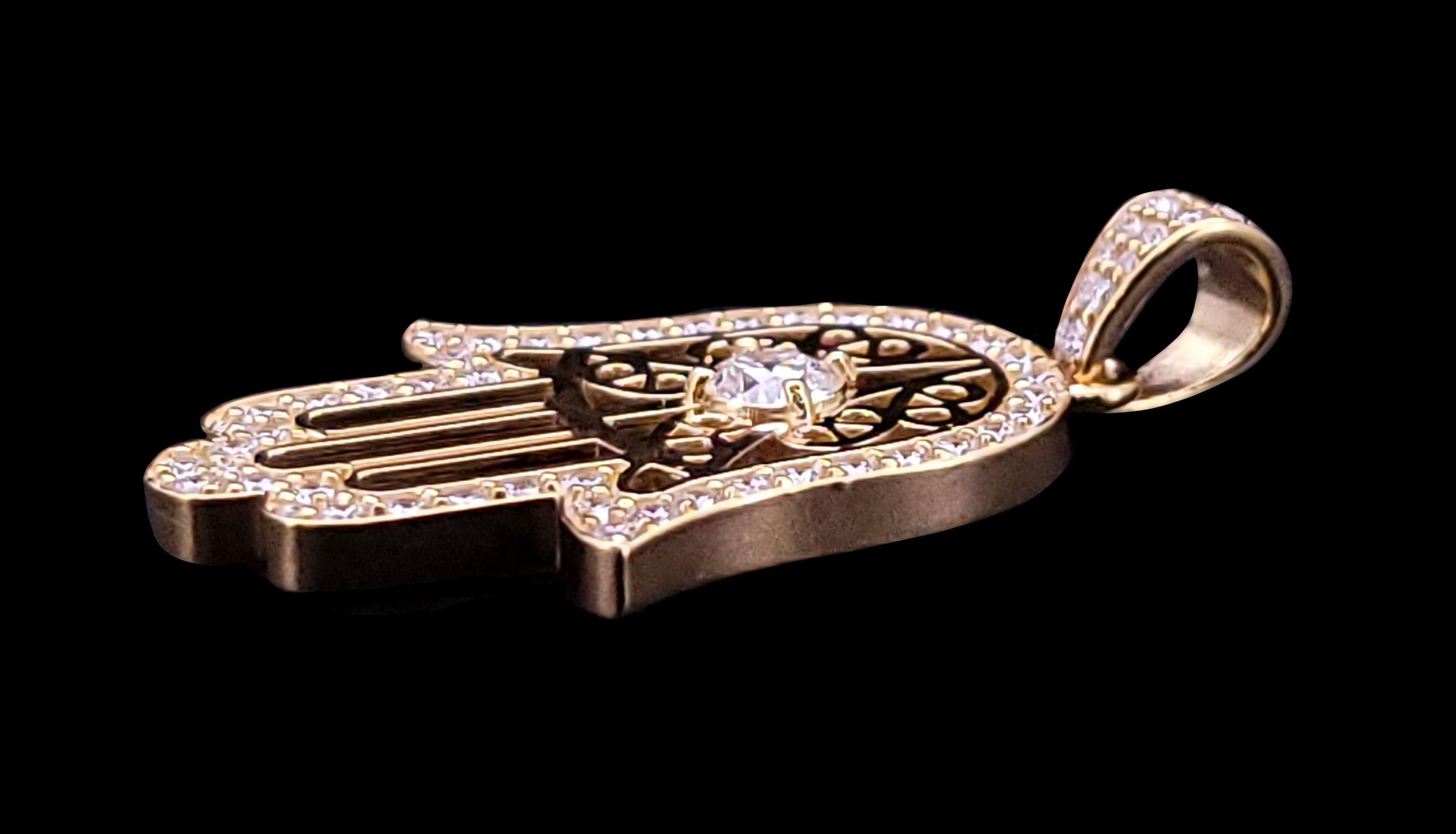 CUSTOM MADE Hamza  Pendentif en or jaune 14K avec diamants Neuf - En vente à New York, NY