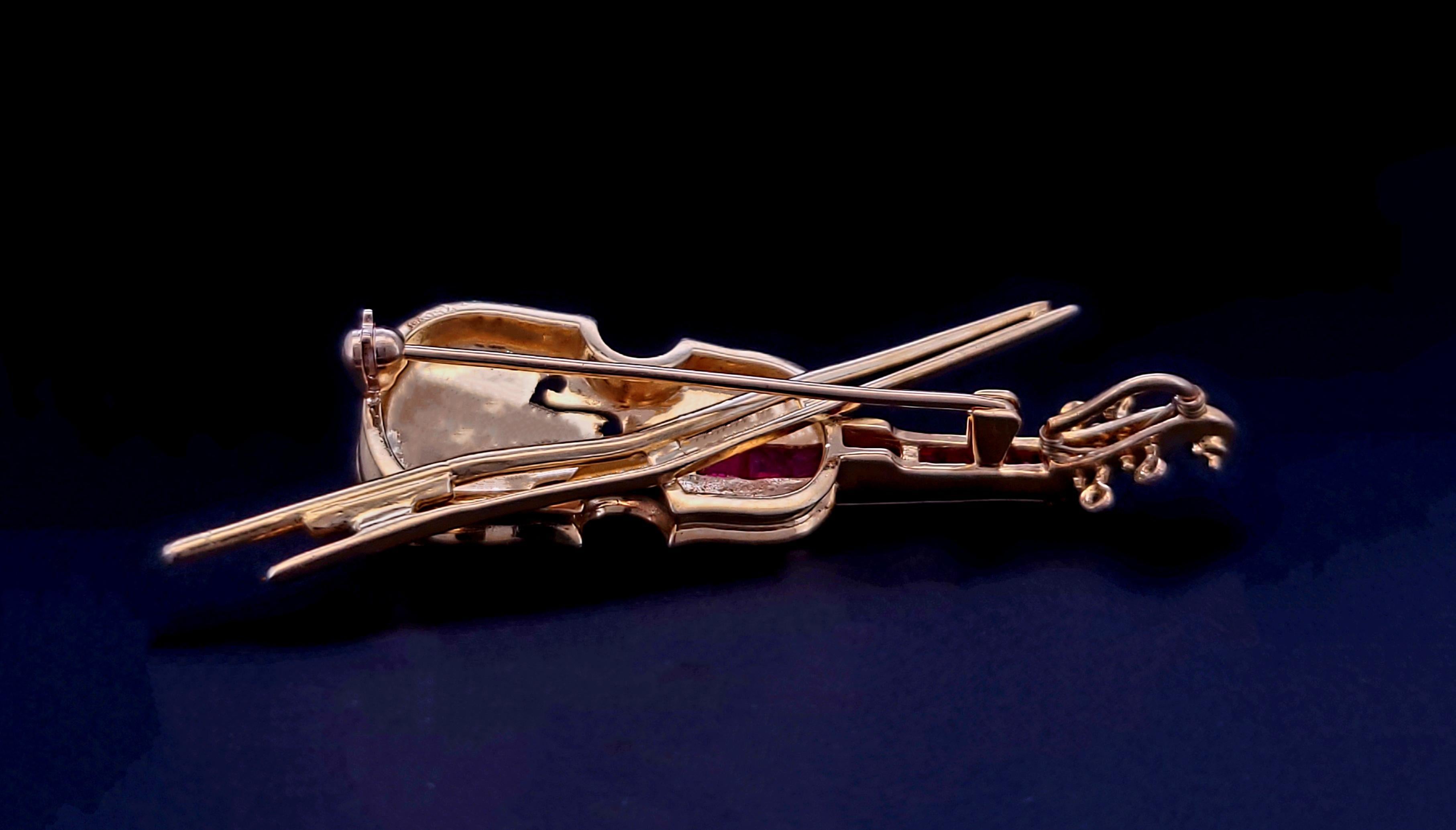Custome Made Vintage 18K Yellow Gold Violin Brooch With Ruby & Diamonds For Sale 5
