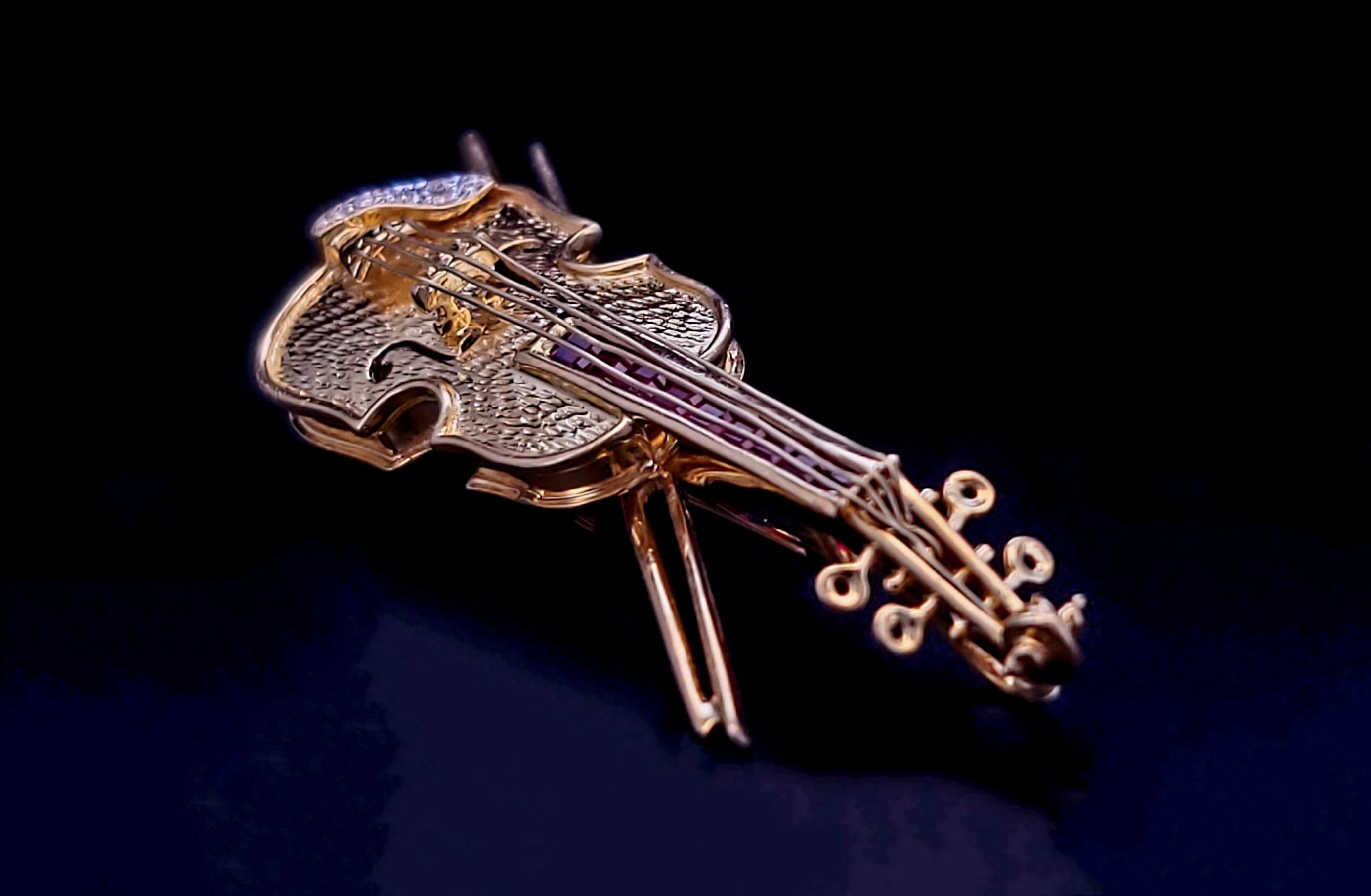 Cushion Cut Custome Made Vintage 18K Yellow Gold Violin Brooch With Ruby & Diamonds For Sale