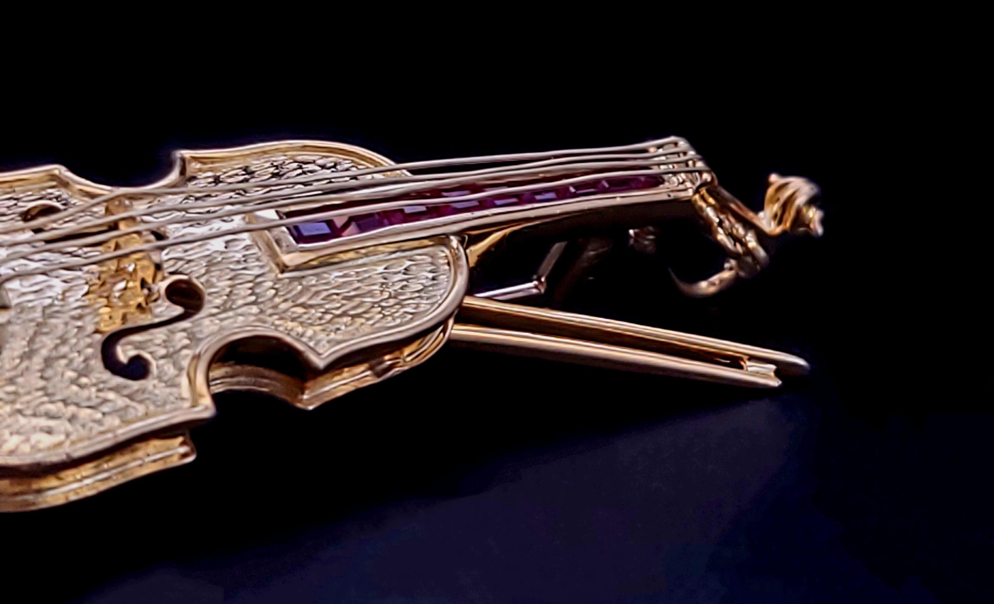Women's Custome Made Vintage 18K Yellow Gold Violin Brooch With Ruby & Diamonds For Sale