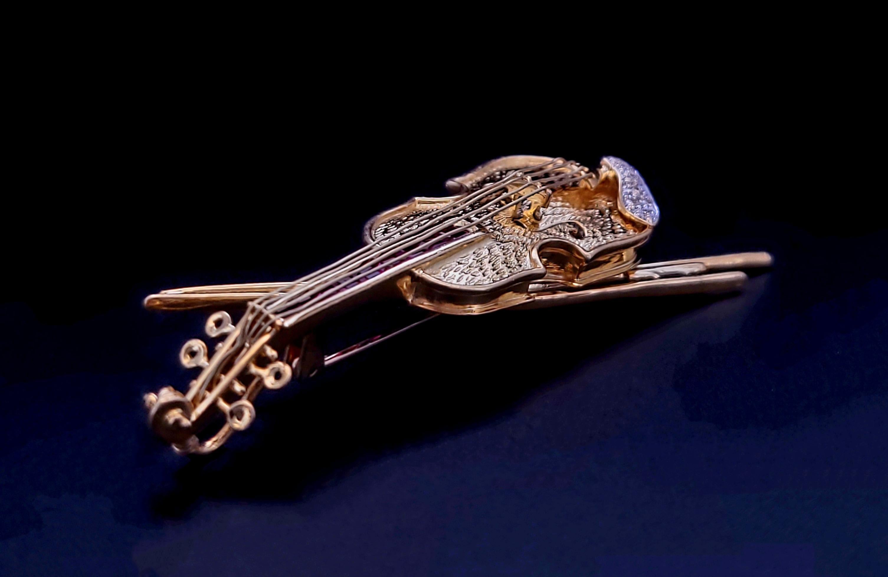 Custome Made Vintage 18K Yellow Gold Violin Brooch With Ruby & Diamonds For Sale 2