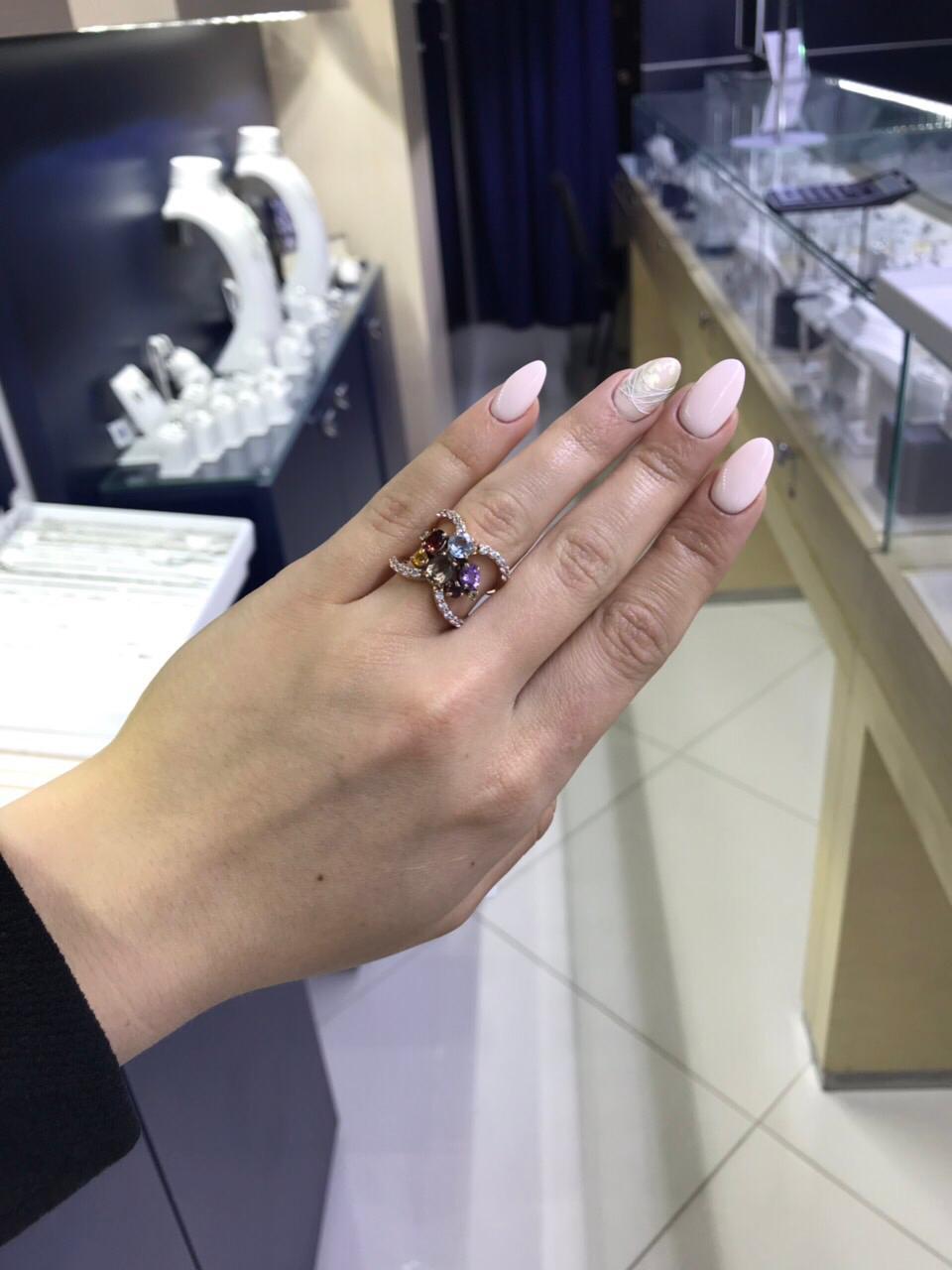Women's Customisable Precious Garnet Peridot Topaz Quartz Gold Three-Stone Ring For Sale