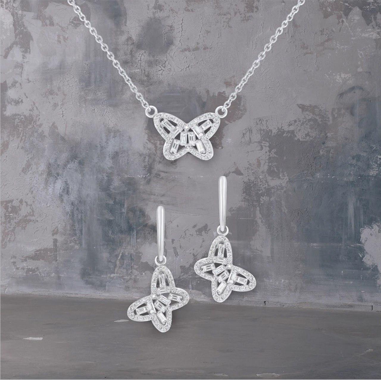 Baguette Cut Customisable White Diamond Baguette White Gold Fashion Modern Pendant Necklace For Sale