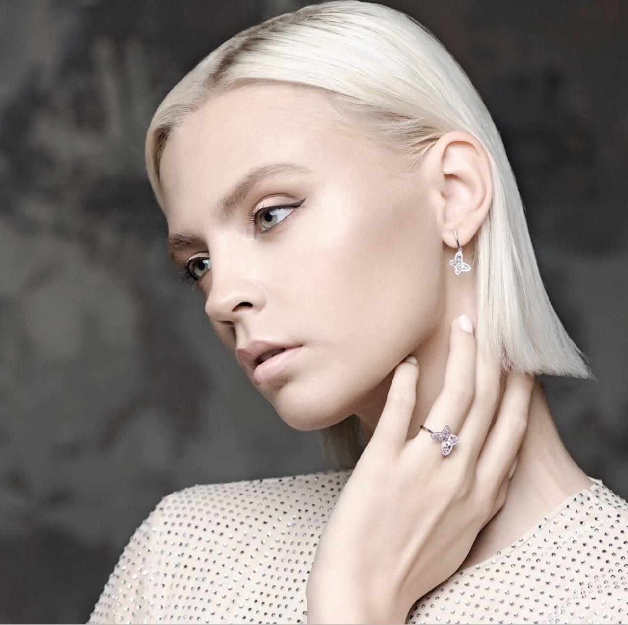 Women's Customisable White Diamond Baguette White Gold Fashion Modern Pendant Necklace For Sale