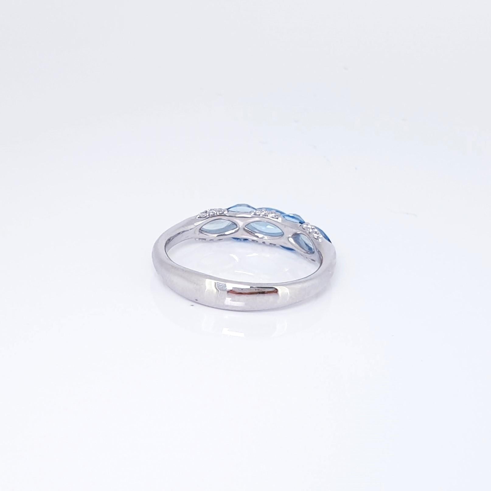 Contemporary Customised Santa Maria Aquamarine Diamond Ring, size 19.0mm diameter For Sale