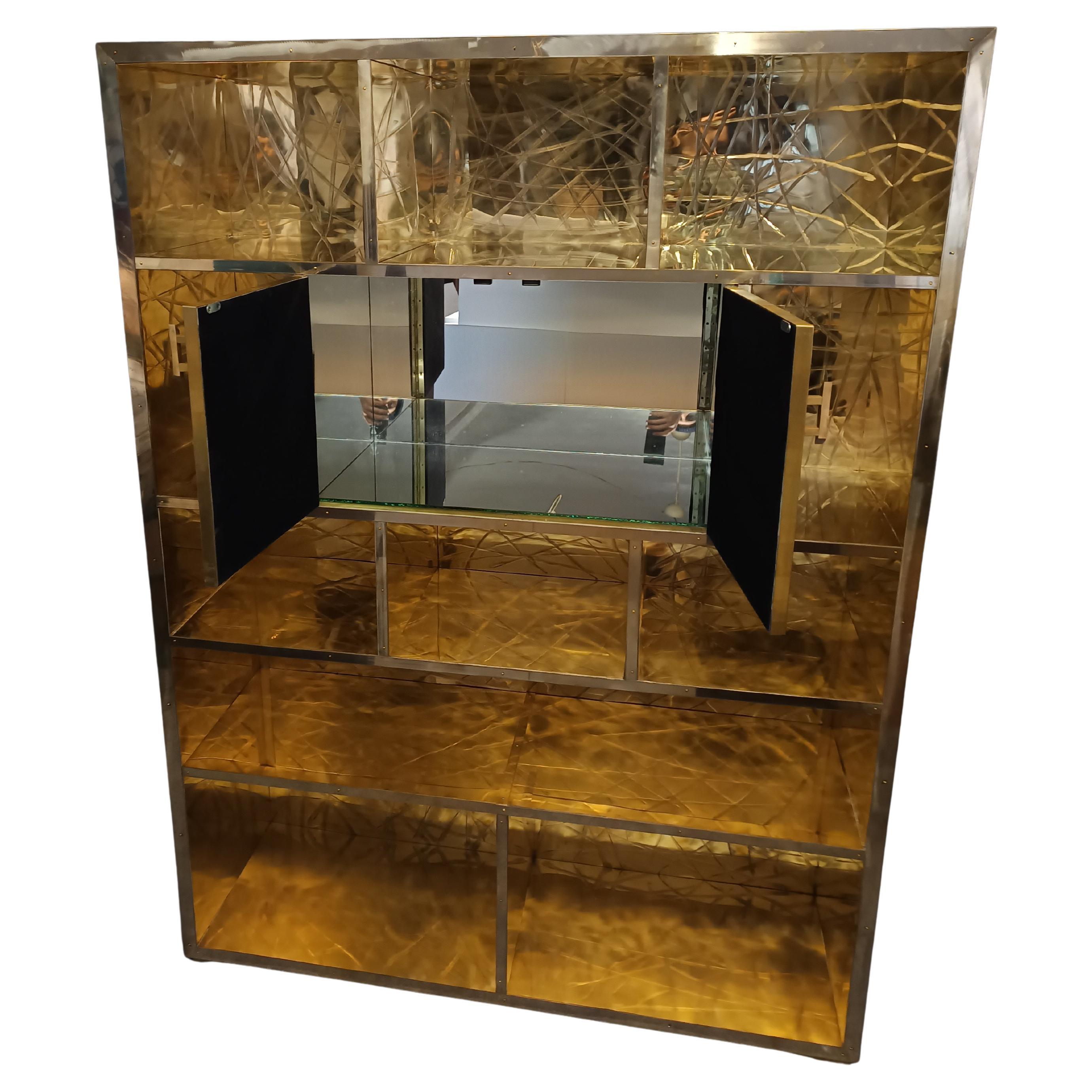 **Customizable Artisan Elegance: Poplar Wood Pantry Covered in Brass**
Dispensa da cucina,sala,all, hotel 
In the world of interior design, where art meets functionality, a masterpiece emerges that embodies luxury and retro charm: a pantry entirely