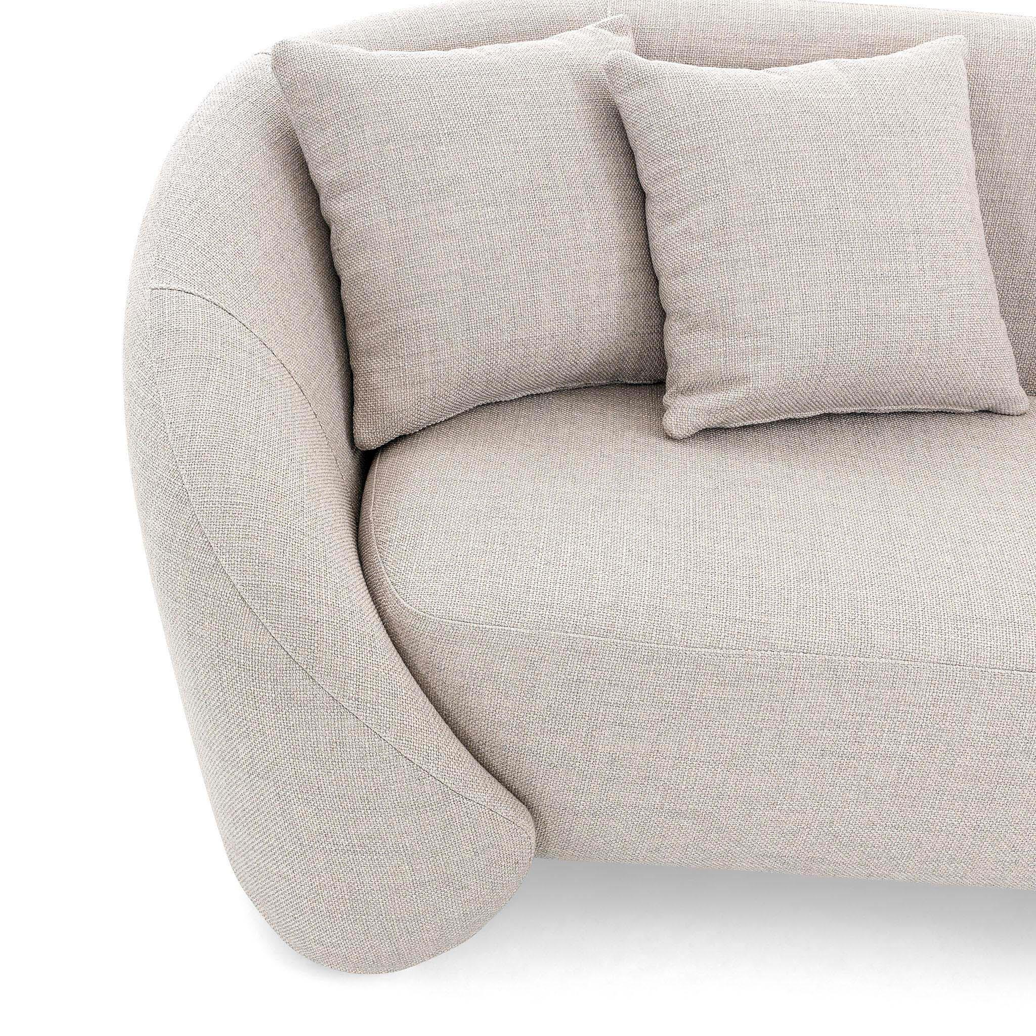 Divano a 4 posti personalizzabile con tessuto grigio chiaro e cuscini, design ad arco in vendita 1