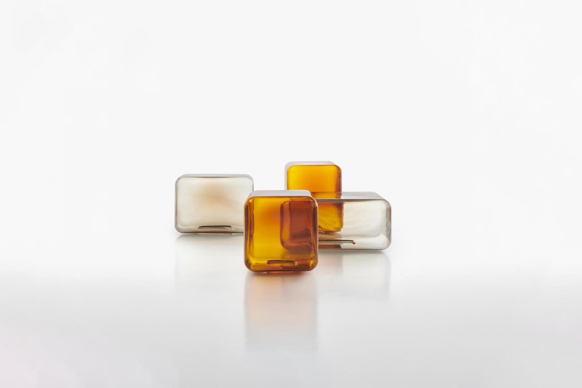 Table personnalisable Acerbis LOKUM en verre ambré de Sabine Marcelis en vente 9