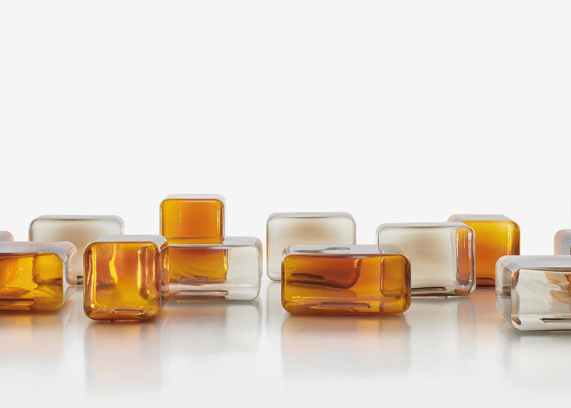 Table personnalisable Acerbis LOKUM en verre ambré de Sabine Marcelis Neuf - En vente à New York, NY