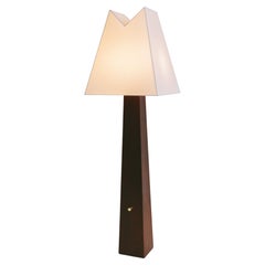 Lampadaire alpin personnalisable en noyer huilé et laiton d'Astraeus Clarke