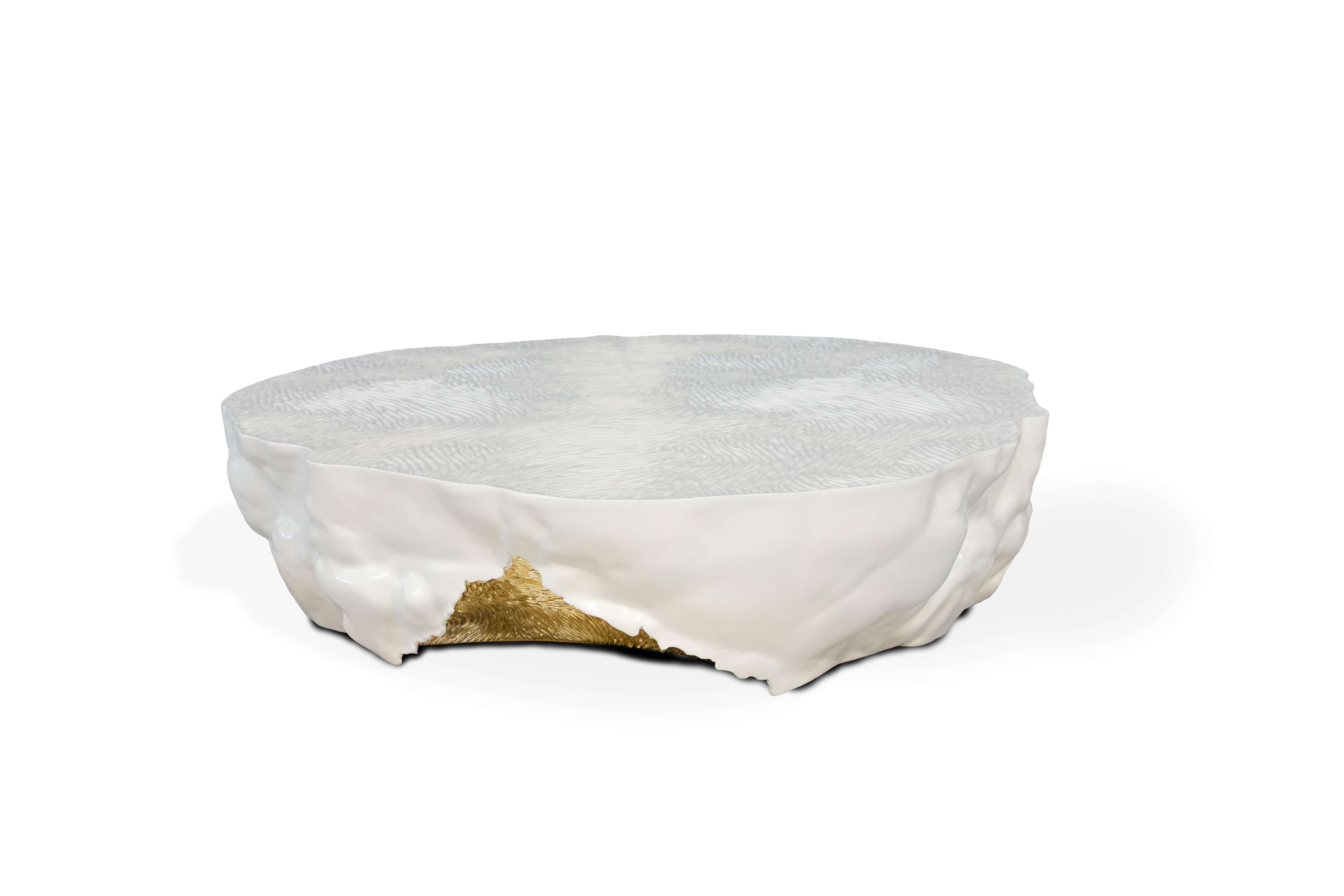 Tavolino da caffè per esterni Itá

Ispirato alla forza senza tempo della pietra, il tavolino Itá è un elemento essenziale per qualsiasi spazio, che porta con sé i segni della terra e della storia. Con forme irregolari e scavi organici, questo pezzo