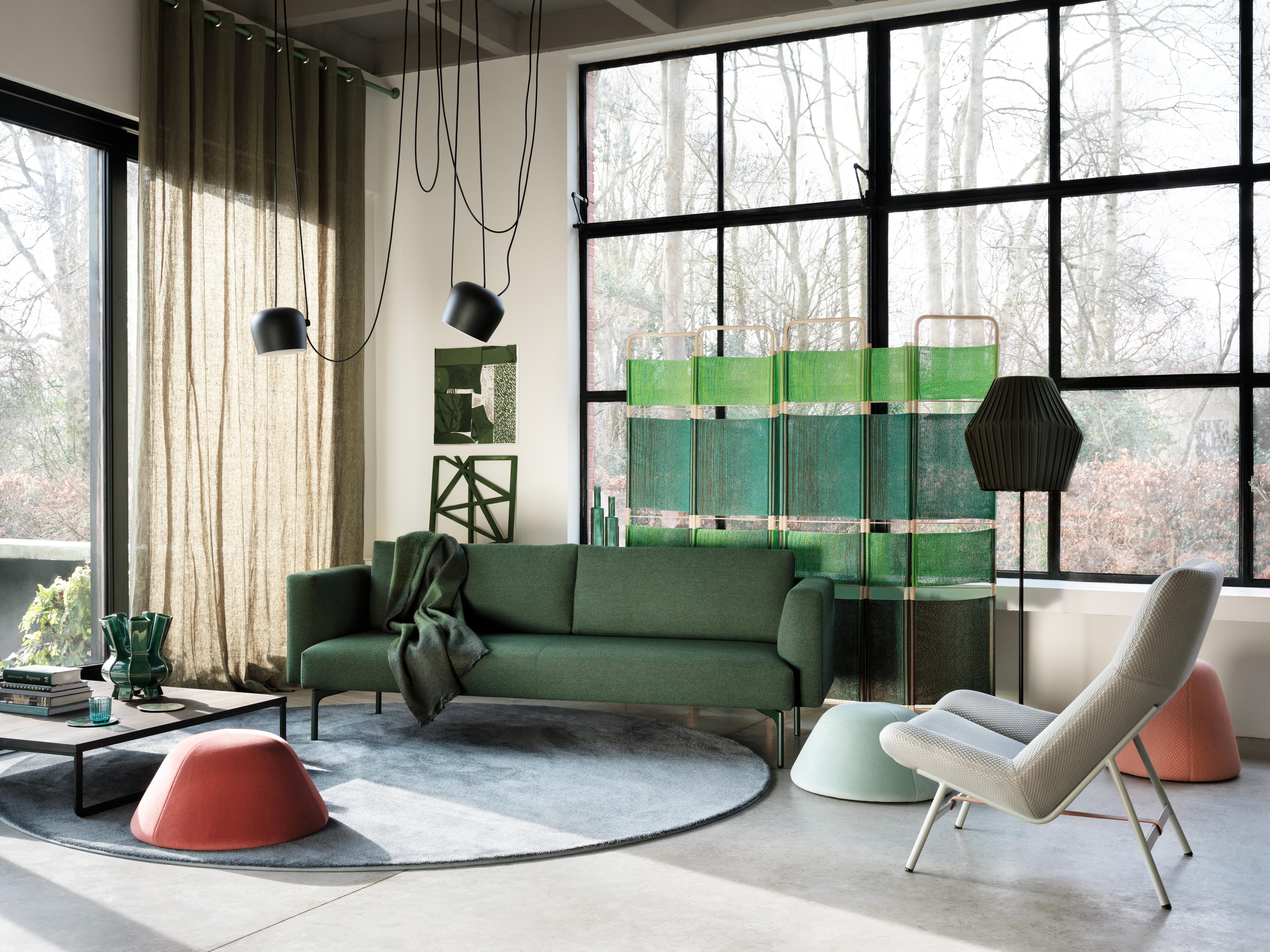 Modern, soft and welcoming, with wonderful seating comfort, Arris is an elegant sofa programme with inviting loose back cushions. 

Perched high on its beautifully cast aluminum legs and with a wide selection of sofa options, Arris perfectly suits