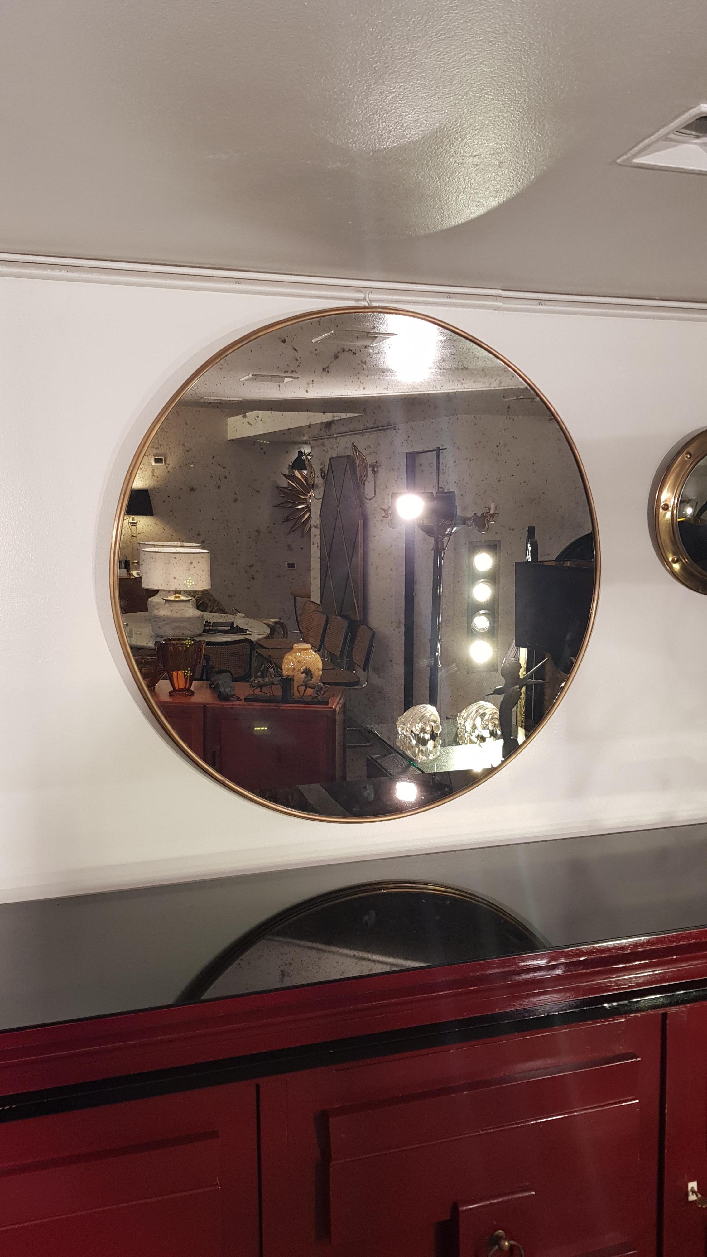 Pescetta presents its collection of contemporary customizable mirrors. 

With brass frame, window pane look and brass studs these mirrors replicate the idea of early 20th century Art Deco style mirrors. They suit both modern spaces which need a