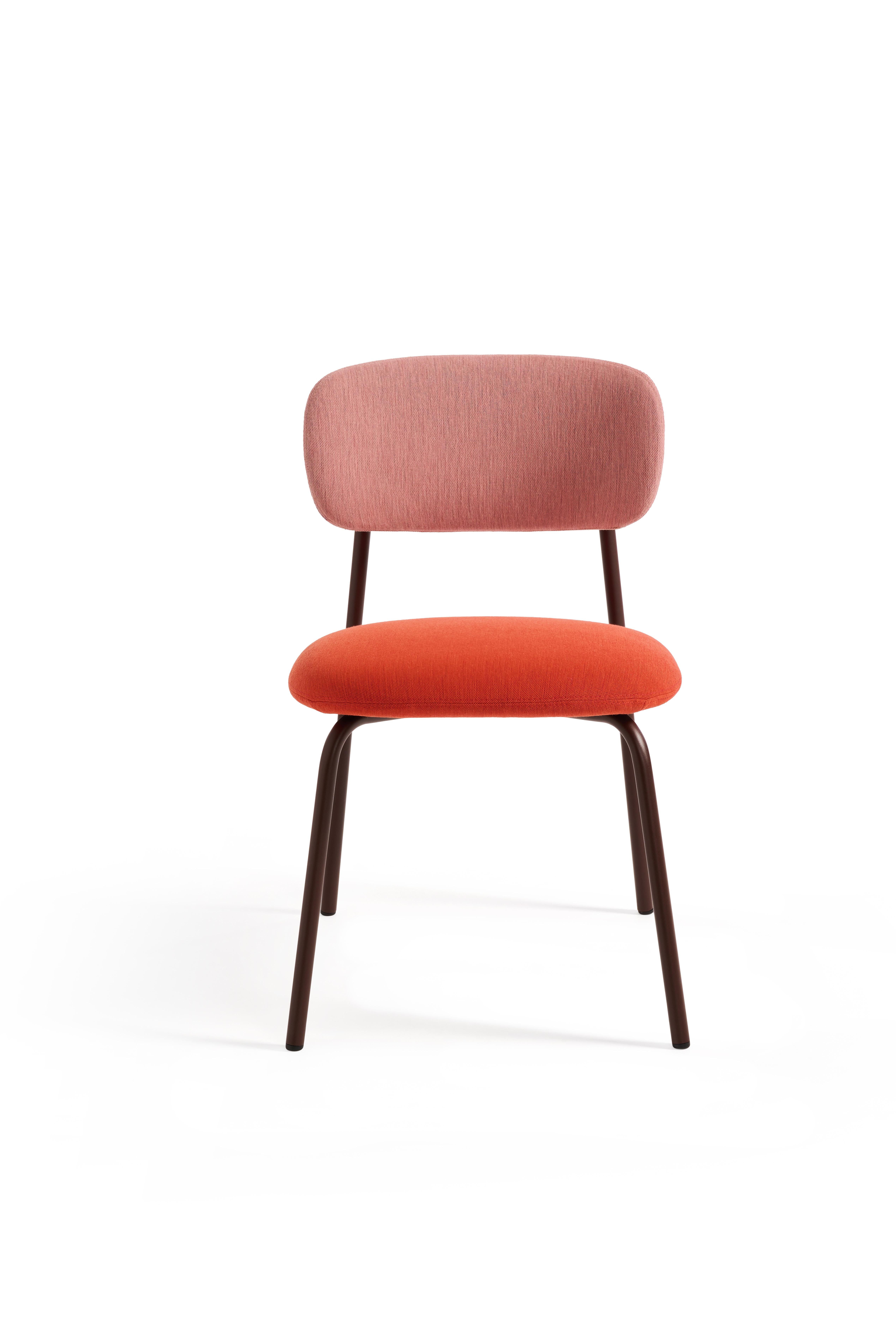 Customizable Artifort Aloa Chair Designed by Khodi Feiz  In New Condition For Sale In New York, NY