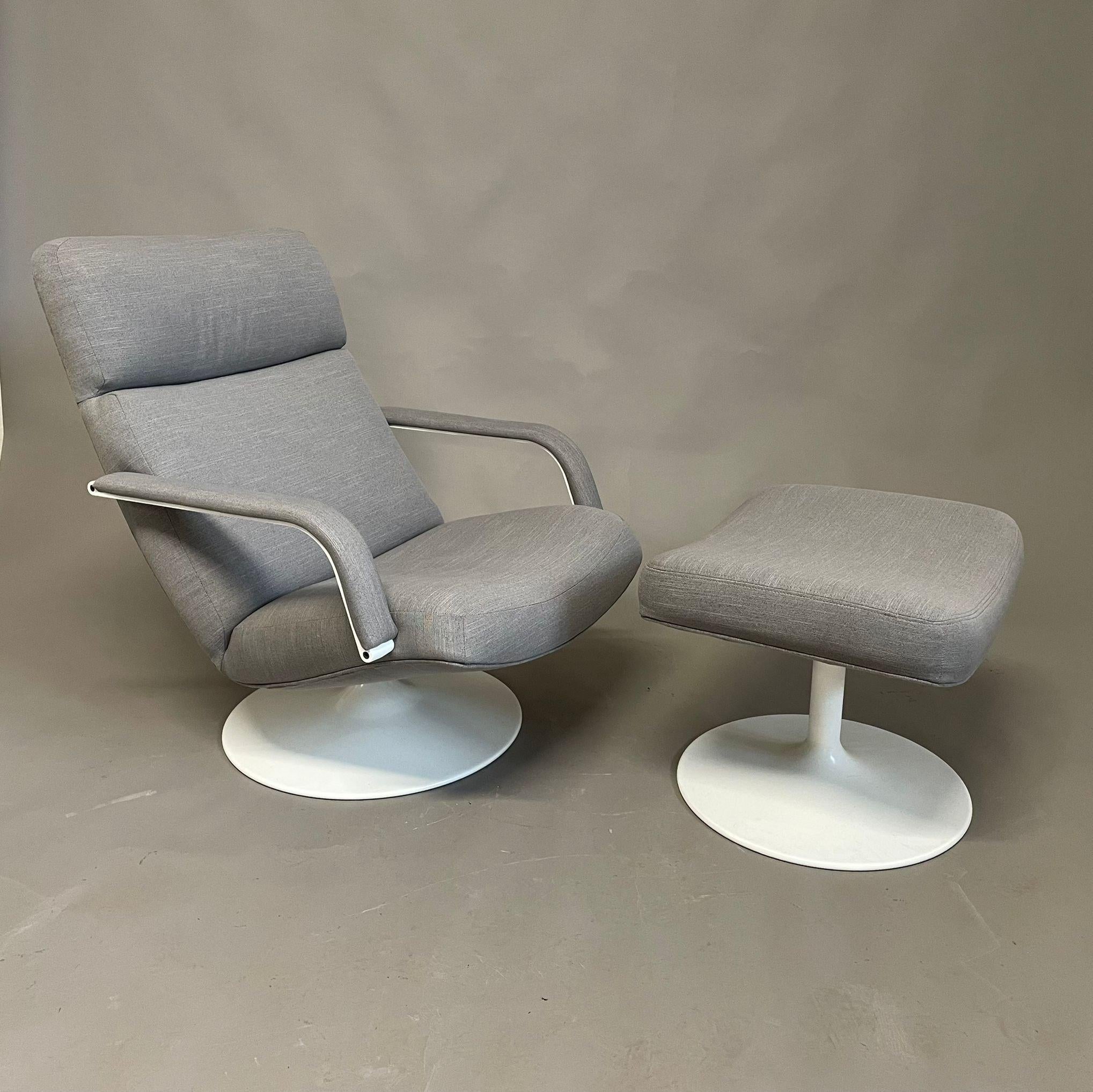 Modern Customizable Artifort F142 Chair  by Geoffrey D. Harcourt RDI For Sale