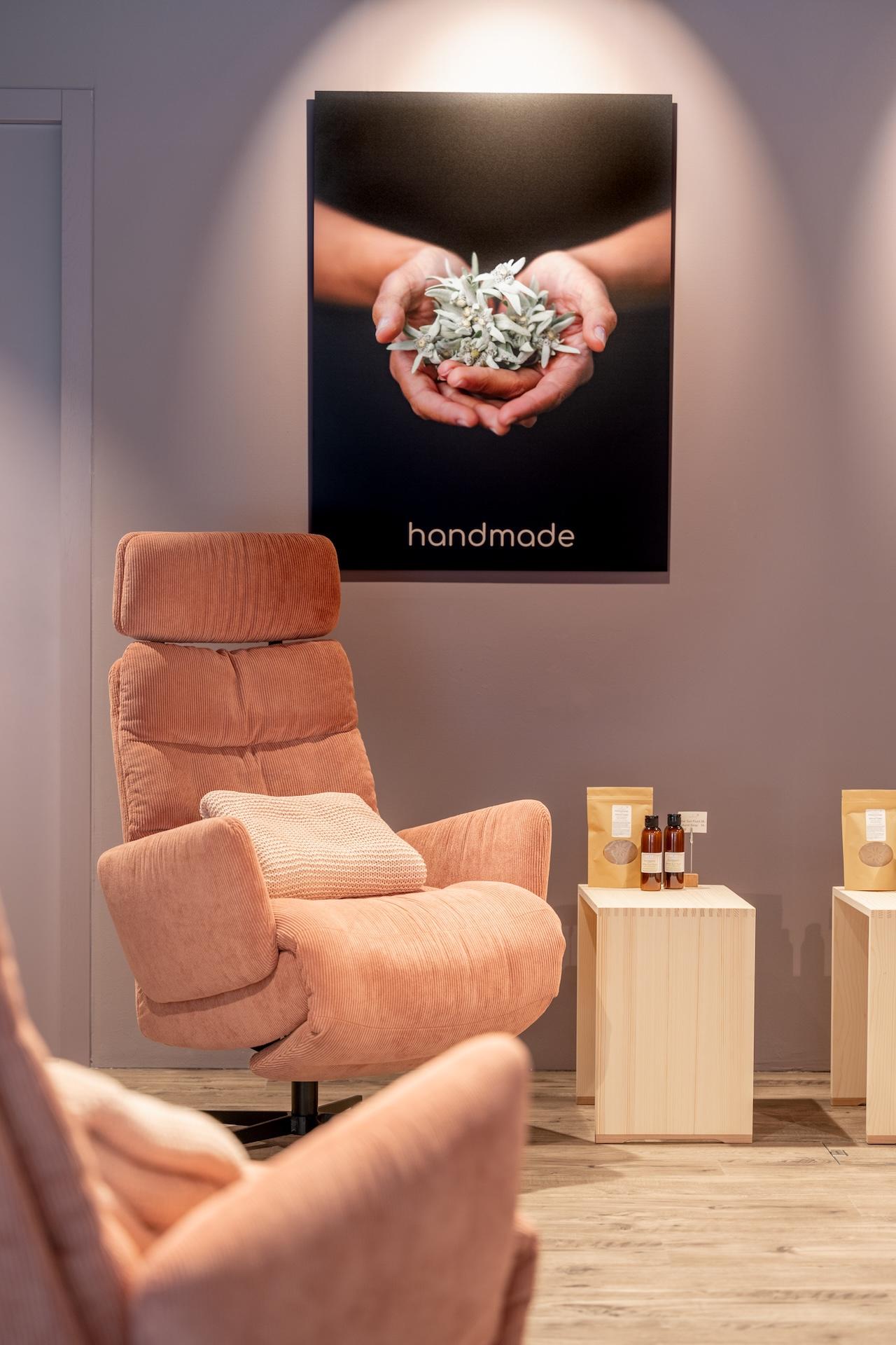 XXIe siècle et contemporain Fauteuil relax pivotant Arva personnalisable par KFF en vente