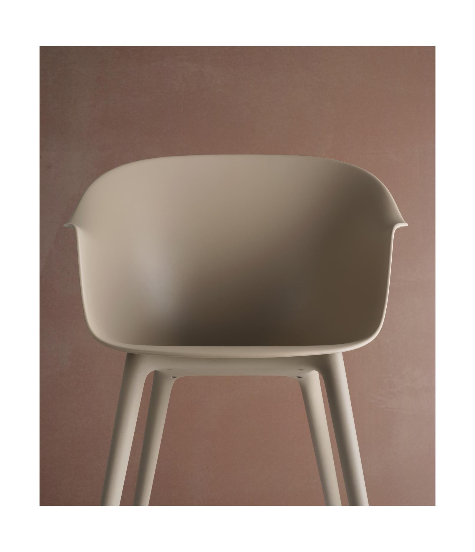 Chaise de salle à manger d'extérieur personnalisable en forme de chaise Bat conçue par GamFratesi en vente 5