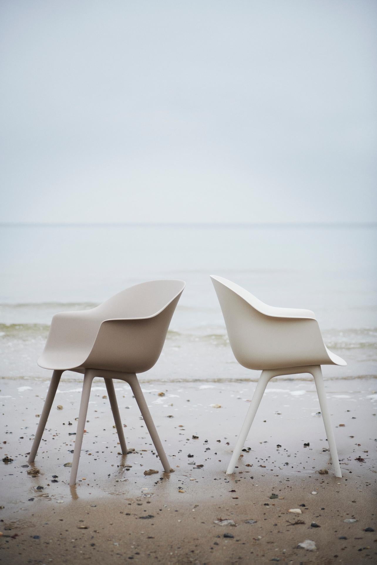 Chaise de salle à manger d'extérieur personnalisable en forme de chaise Bat conçue par GamFratesi en vente 9