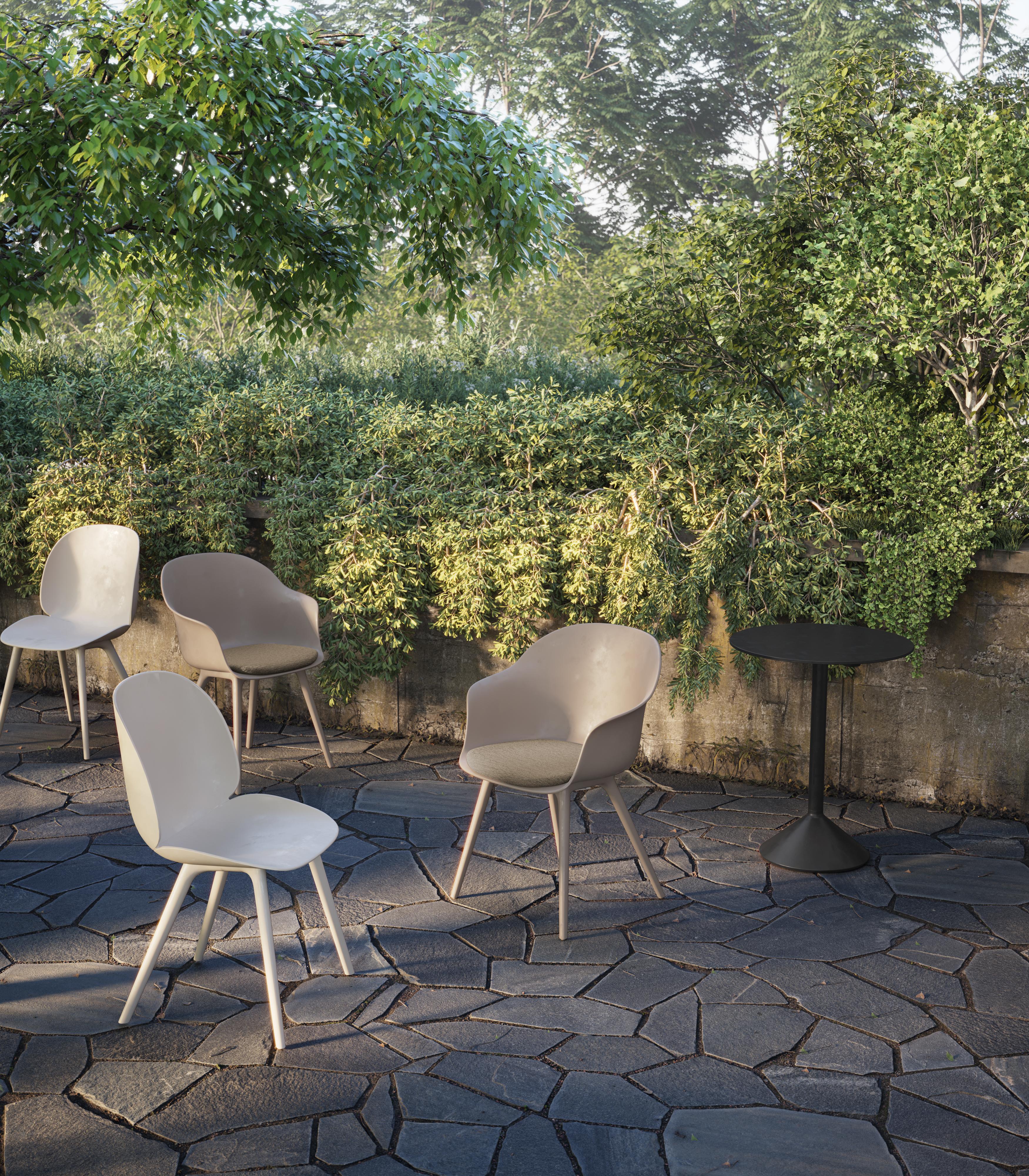 Chaise de salle à manger d'extérieur personnalisable en forme de chaise Bat conçue par GamFratesi Neuf - En vente à New York, NY