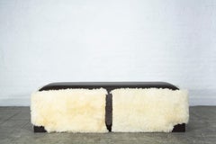 Individuell anpassbare Bank aus Lammfell und Leder von Costantini, Ovino