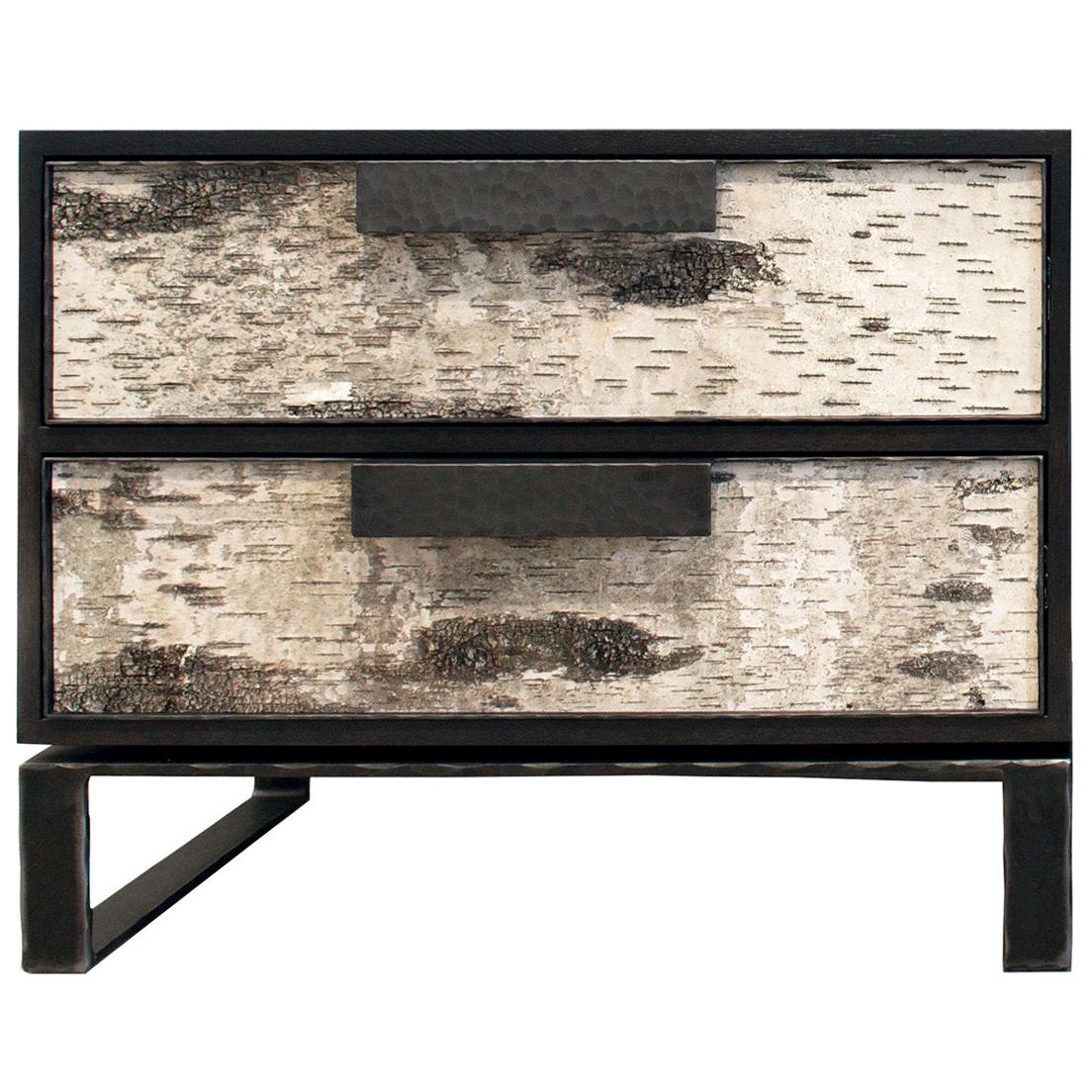 Table de nuit moderne à 2 tiroirs en bouleau avec métal forgé d'Ercole Home en vente