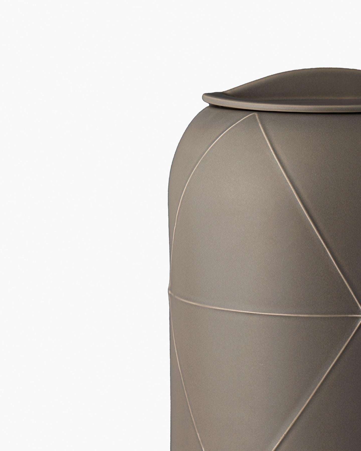 Anpassbare Bittosi Nähte und Kanister Vaso von Benjamin Hubert im Angebot 8