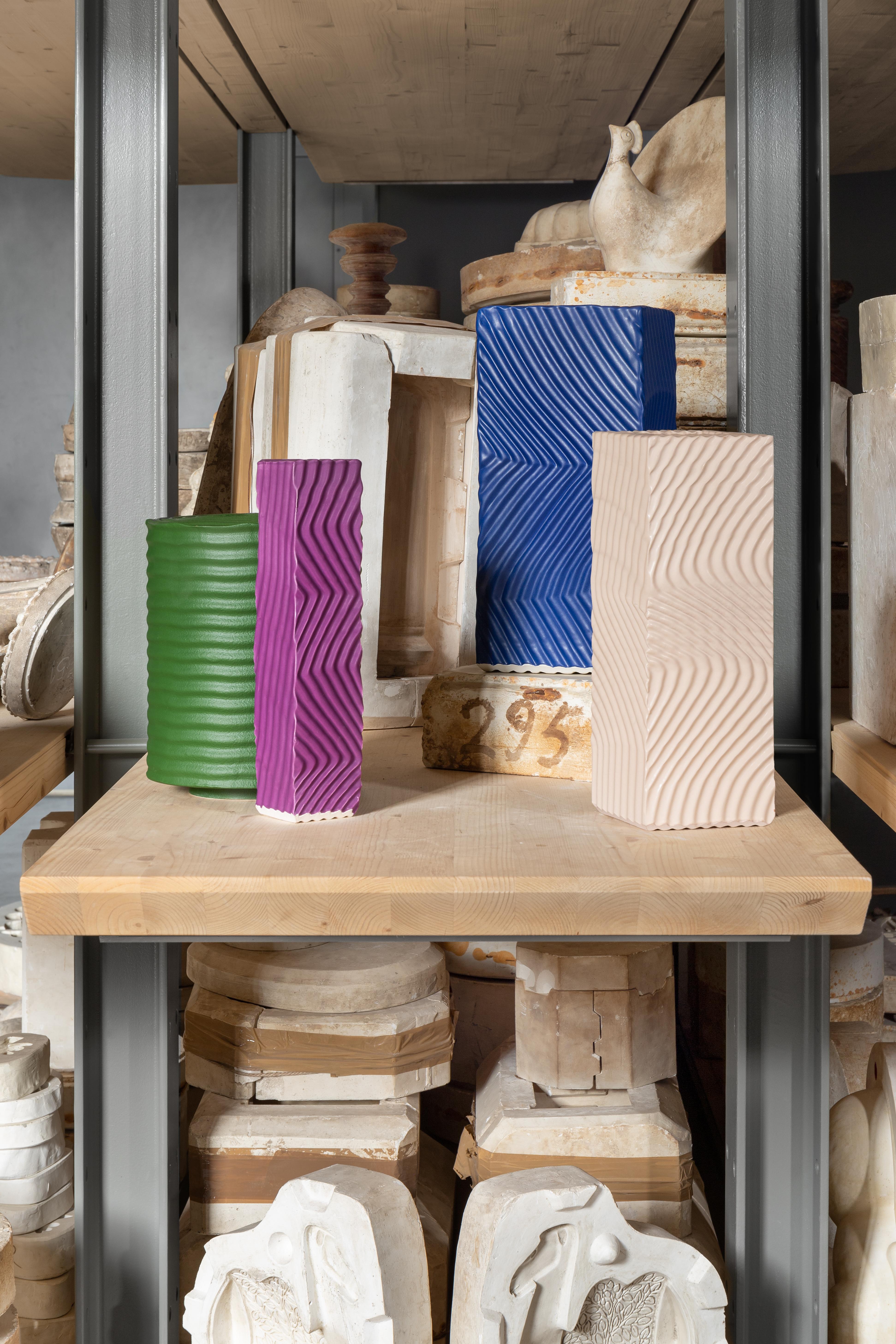 Vaso de cerámica personalizable Bittosi Wiggle de Max Lamb en venta 6