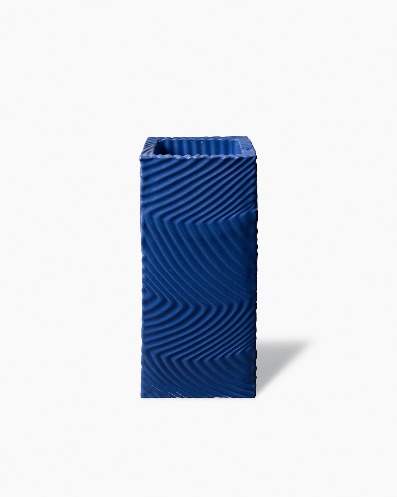 Customizable Bittosi Wiggle Ceramic Vaso by Max Lamb In New Condition For Sale In New York, NY
