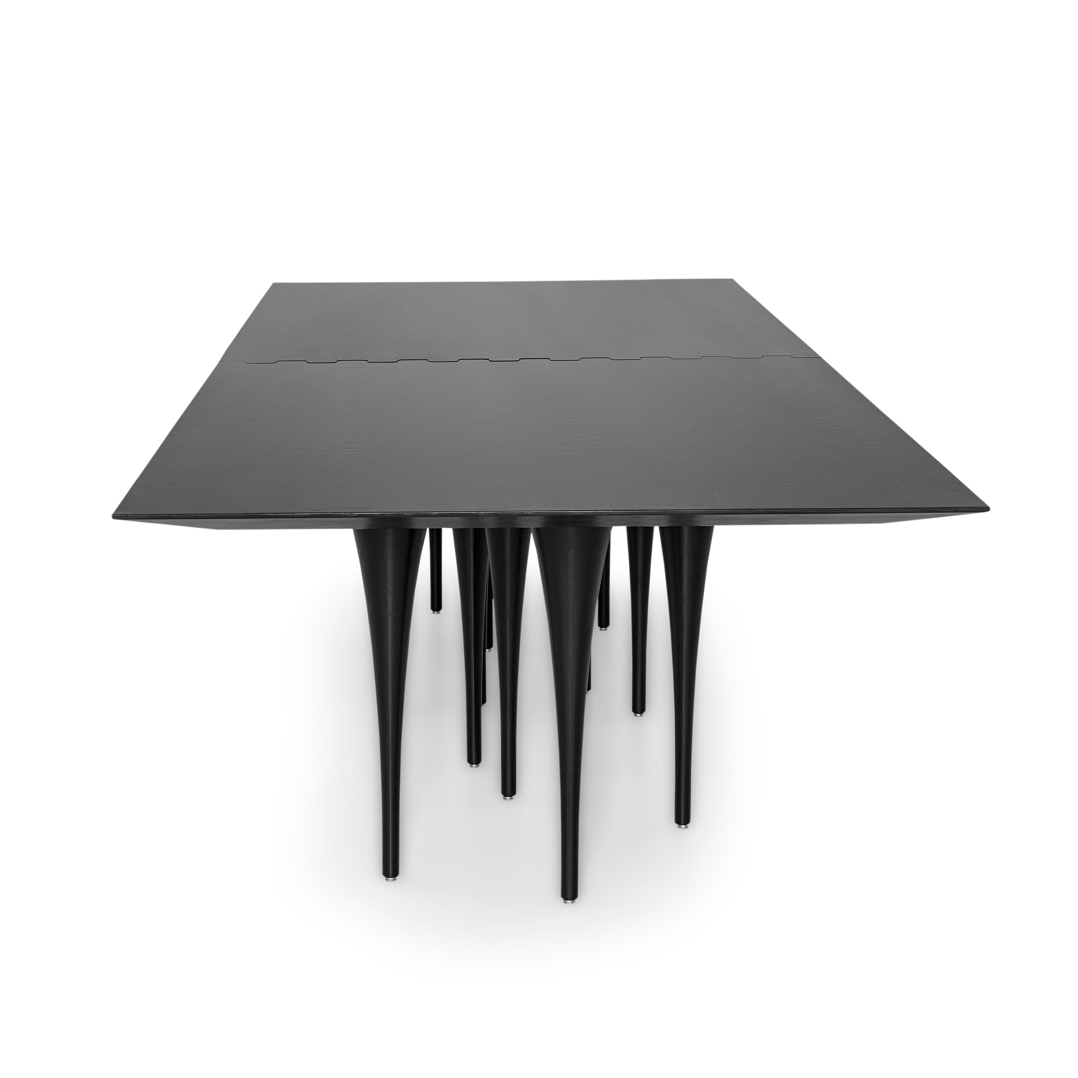 Moderne Table de salle à manger personnalisable en Oak Oak 110 pouces avec base sculpturale - Pin Line en vente
