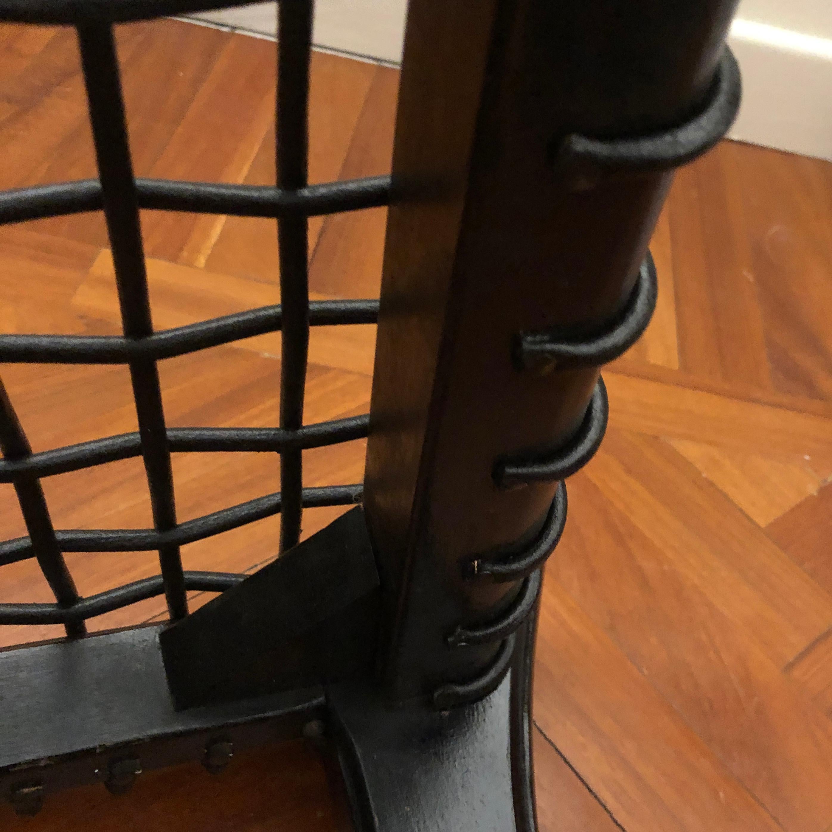 Anpassbare Schwarz gewebte Leder Säbelbeine Klismos Stühle Andere Farben möglich im Angebot 4