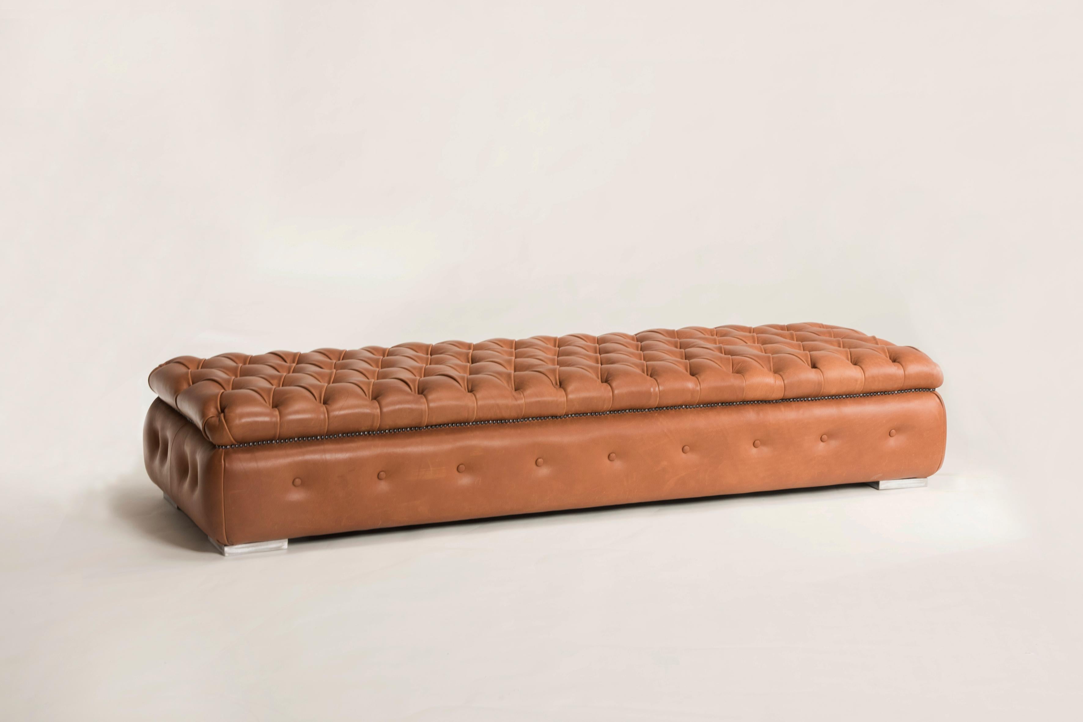 Ce pouf fait partie de la nouvelle collection de poufs et de meubles personnalisables de Pescetta.

Une collection artisanale entièrement fabriquée en Italie. Selon la taille et la finition choisies, ces meubles personnalisables se prêtent aussi