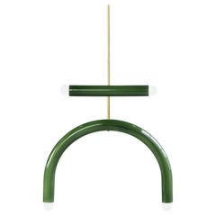 Lampe suspendue personnalisable 'TRN E1' de Pani Jurek, tige en laiton, verte