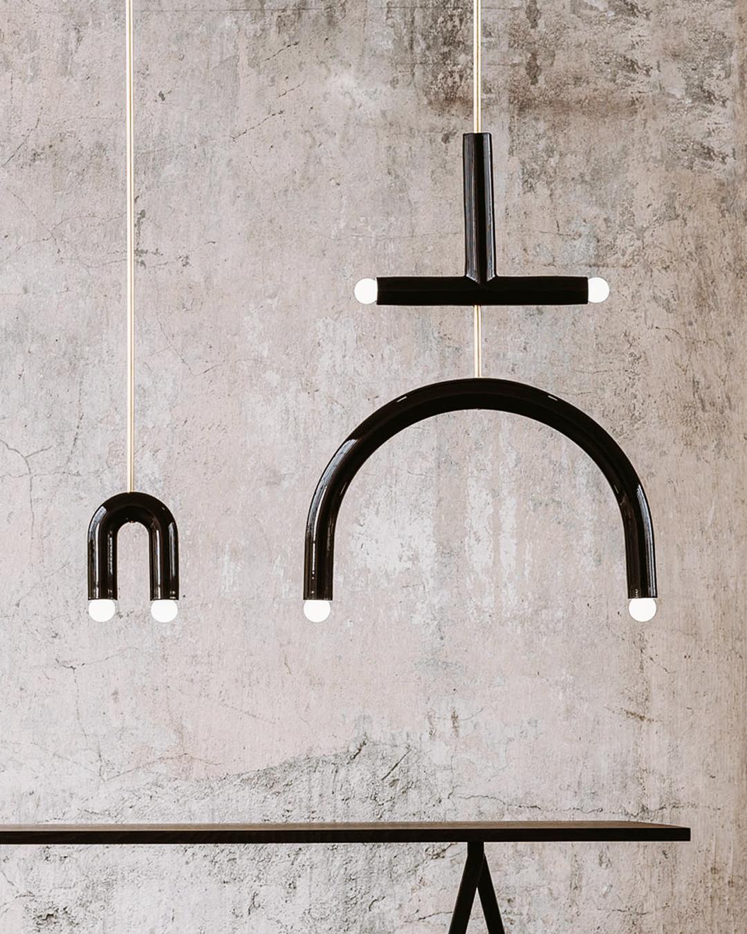 Lampada a sospensione in ceramica personalizzabile 'TRN E1' di Pani Jurek, asta in ottone, Greene & Greene in vendita 2