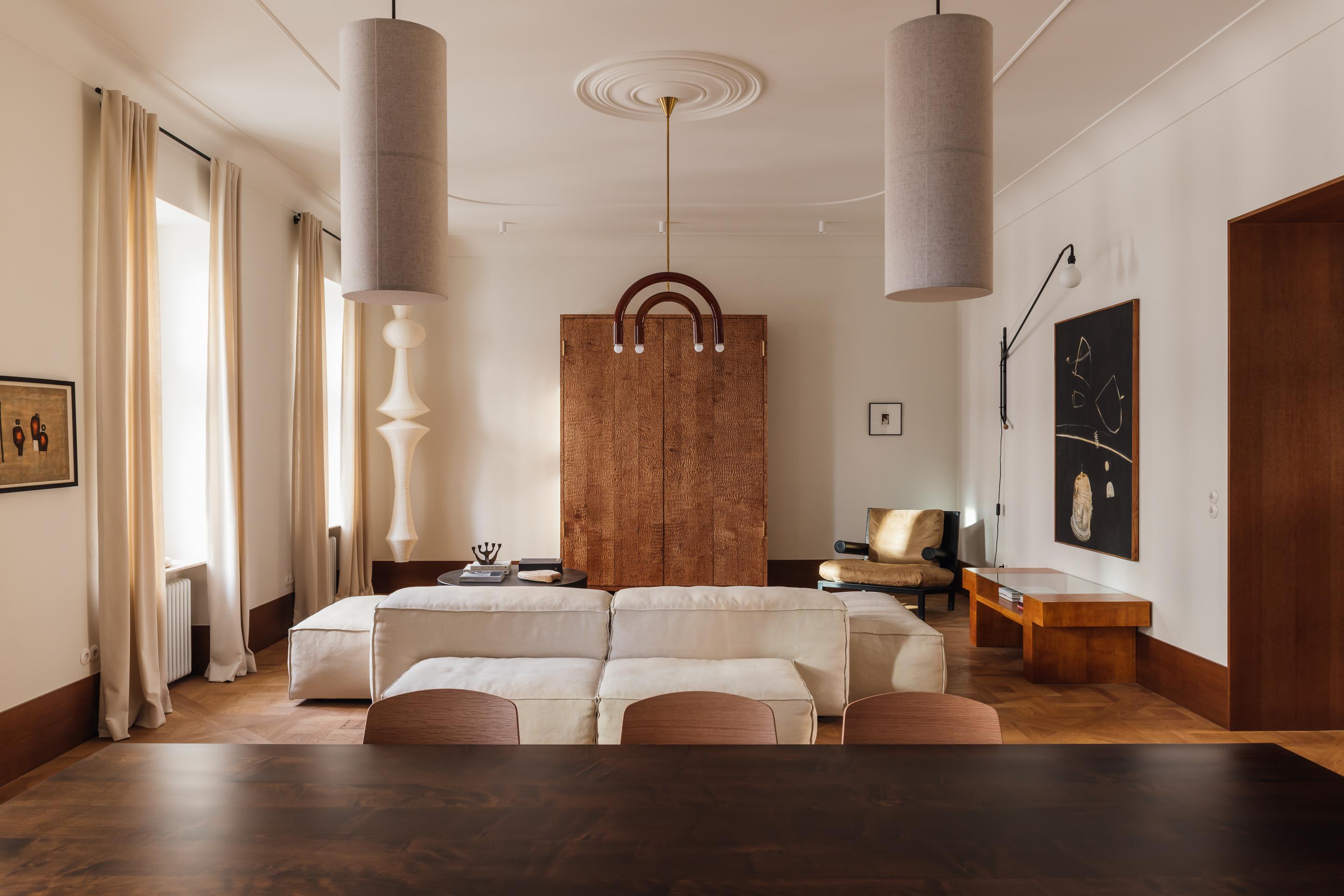 TRN E3 Lampada a sospensione / soffitto / lampadario 
Designer: Pani Jurek

Dimensioni: H. 67 x 55 x 5 cm
Modello mostrato nell'immagine principale: Marrone

Lampadina (non inclusa): E27/E26, compatibile con il sistema elettrico