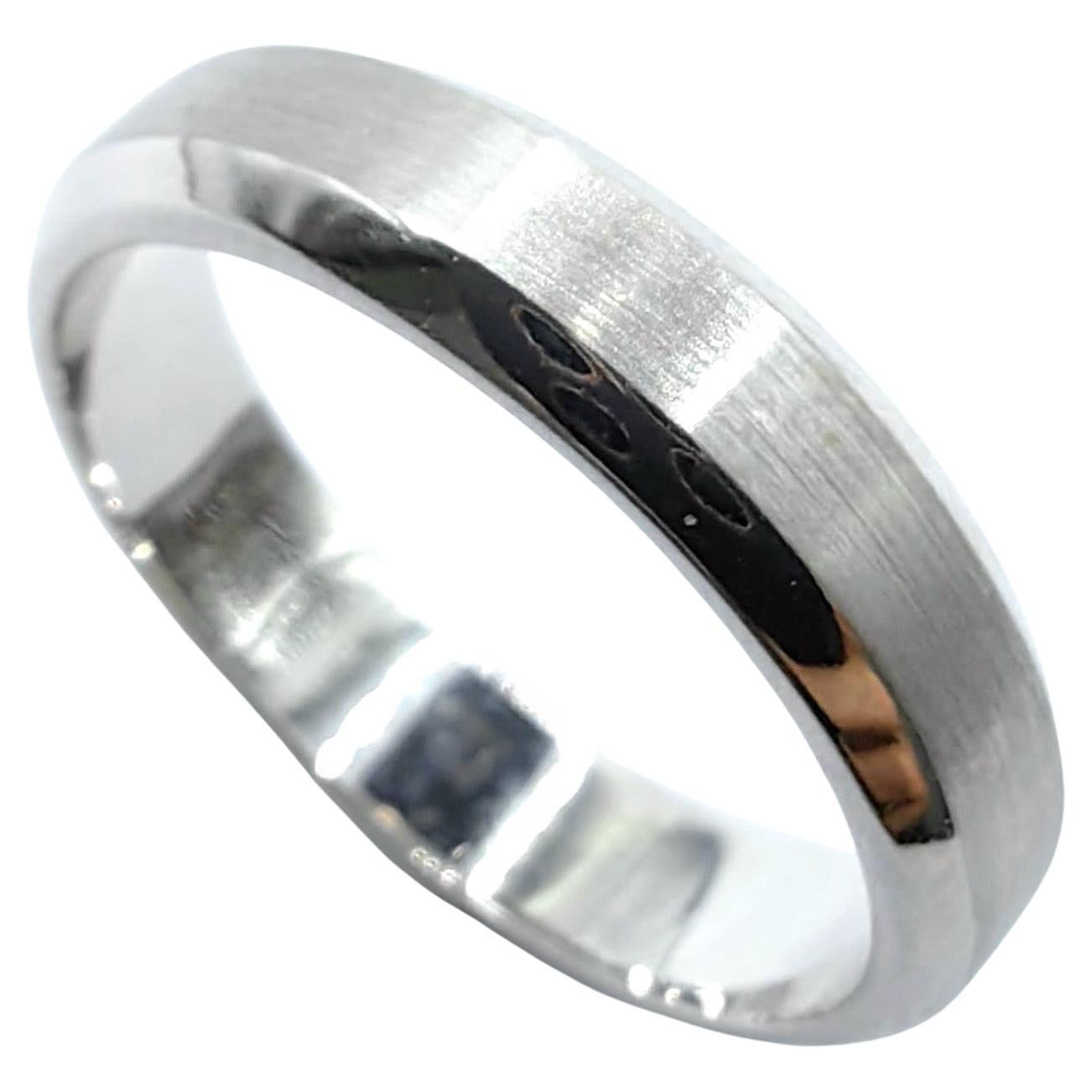 Fascia nuziale classica Comfort Fit con finitura lucida in oro bianco 14 carati personalizzabile