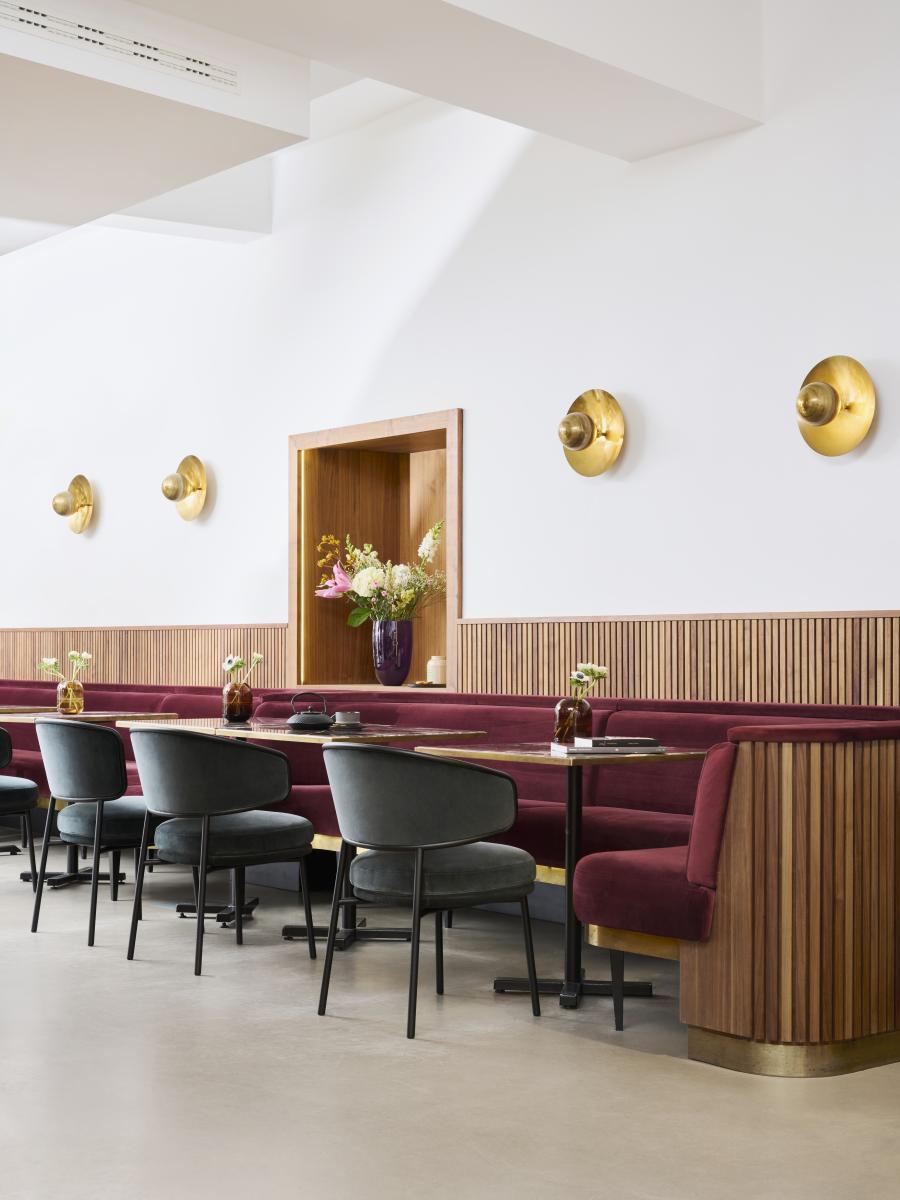 Tappezzeria Poltrona Classicon Aristo personalizzabile di Sebastian Herkner in vendita