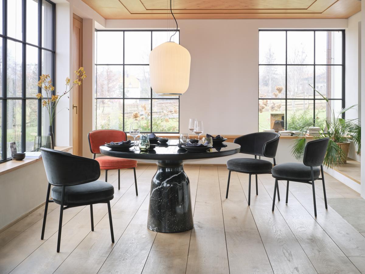 The Aristo range of chairs by designer Sebastian Herkner combines premium comfort with precise design. The name áristos’ (ἄριστος), ancient Greek for ‘the most excellent’ or ‘the noblest’, alludes to the classic elegance of the design and the