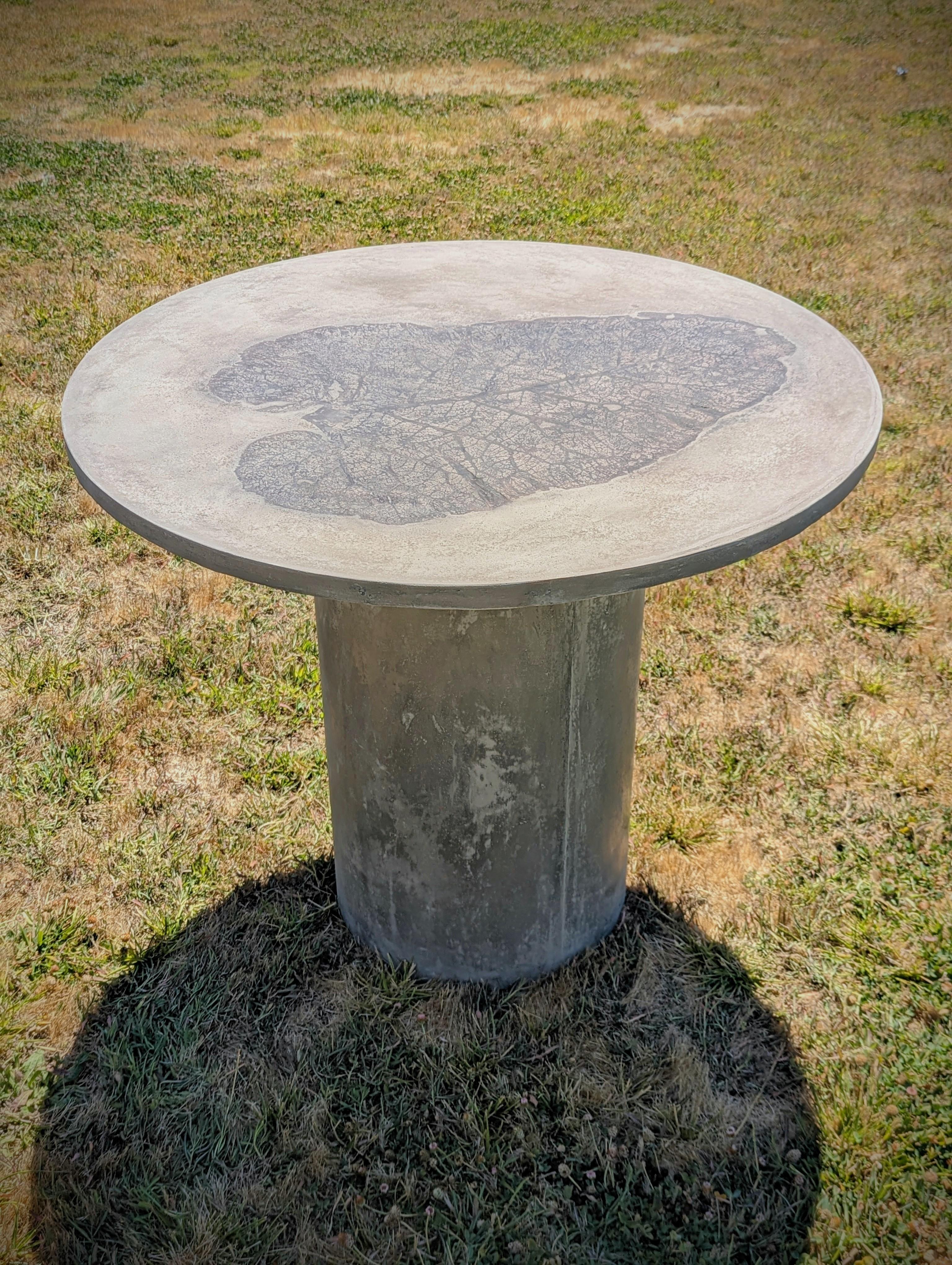 Customizable Concrete Round Pillar Dining Tables In New Condition For Sale In Cazadero, CA