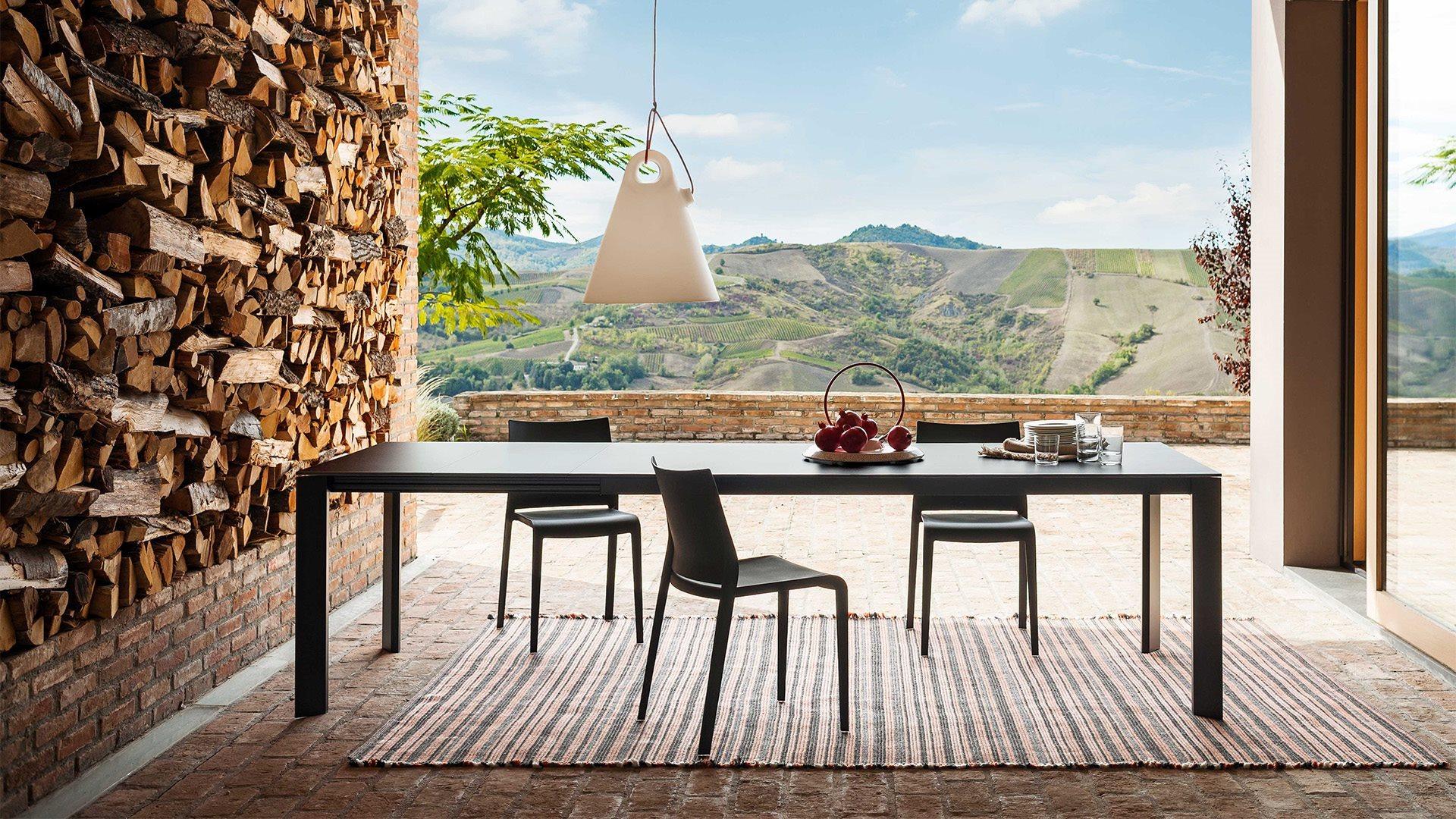 Every and grid
Caronni + Bonanomi · 2009 / 2013
Simple and practical. Every table maintains its versatility and joins grid, another extending table, in a perfect combination of functionality and beauty. Available in a wide range of materials,