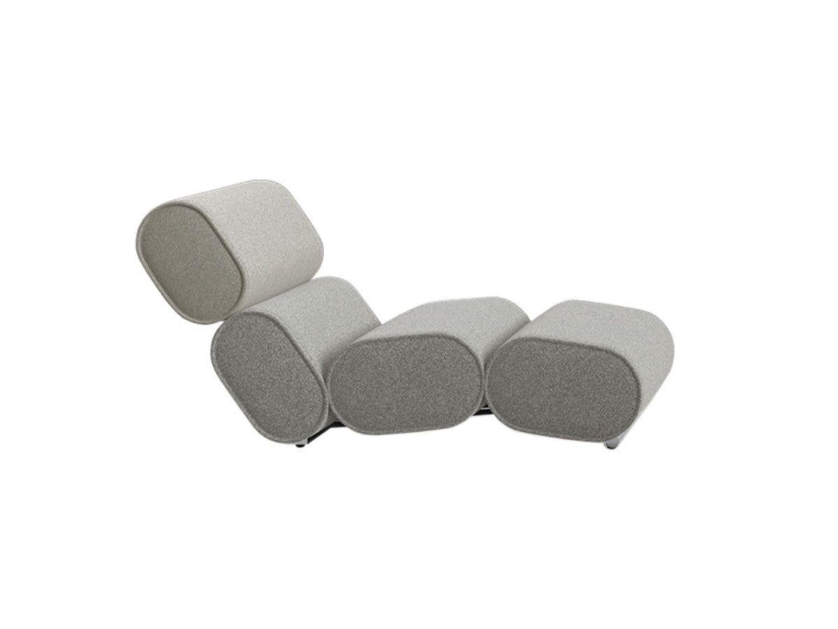 Descomponer el asiento en elementos gráficos esenciales. De esta premisa surge Roller: sillones, pufs y tumbonas que cobran vida a partir de rollos redondos y ovalados, geométricos, escultóricos y definidos, diseñados para garantizar el máximo